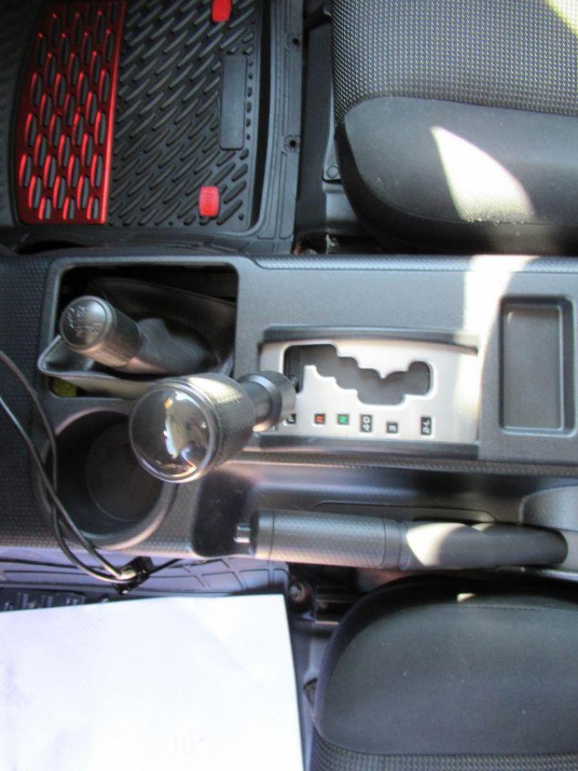 2011 SILVER TOYOTA FJ CRUISER (JTEBU4BF3BK) with an 4.0L engine, Automatic transmission, located at 908 SE 14th Street, Des Moines, IA, 50317, (515) 281-0330, 41.580303, -93.597046 - Photo#18