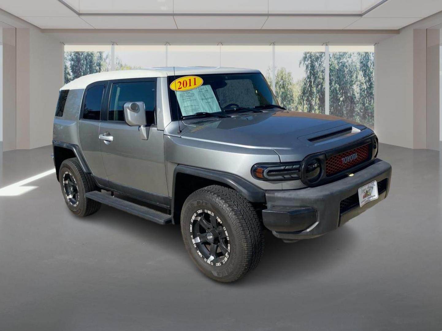 2011 SILVER TOYOTA FJ CRUISER (JTEBU4BF3BK) with an 4.0L engine, Automatic transmission, located at 908 SE 14th Street, Des Moines, IA, 50317, (515) 281-0330, 41.580303, -93.597046 - Photo#0