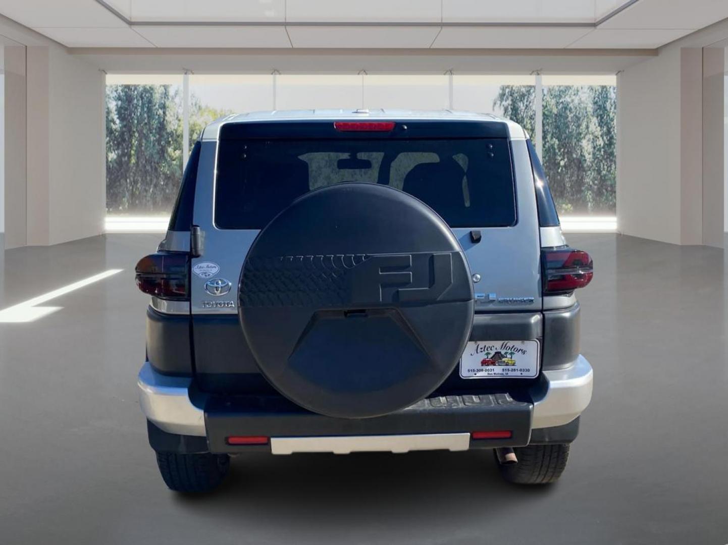 2011 SILVER TOYOTA FJ CRUISER (JTEBU4BF3BK) with an 4.0L engine, Automatic transmission, located at 908 SE 14th Street, Des Moines, IA, 50317, (515) 281-0330, 41.580303, -93.597046 - Photo#3