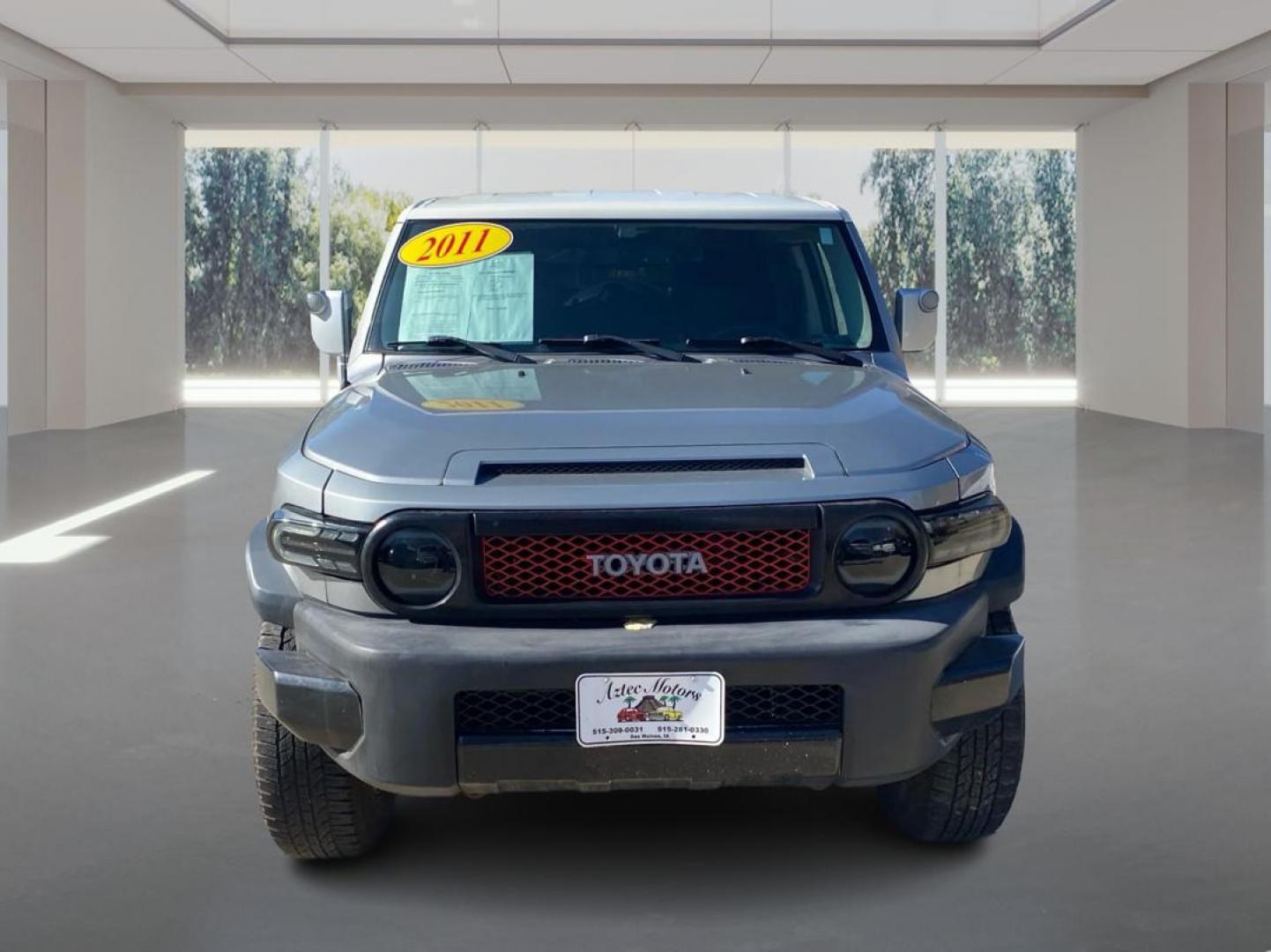 2011 SILVER TOYOTA FJ CRUISER (JTEBU4BF3BK) with an 4.0L engine, Automatic transmission, located at 908 SE 14th Street, Des Moines, IA, 50317, (515) 281-0330, 41.580303, -93.597046 - Photo#6