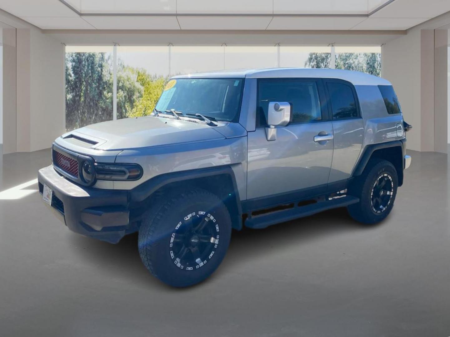 2011 SILVER TOYOTA FJ CRUISER (JTEBU4BF3BK) with an 4.0L engine, Automatic transmission, located at 908 SE 14th Street, Des Moines, IA, 50317, (515) 281-0330, 41.580303, -93.597046 - Photo#7