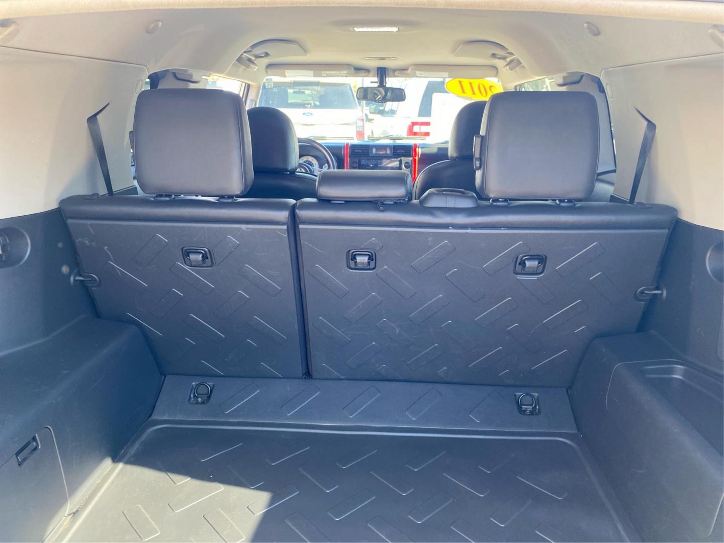 2011 SILVER TOYOTA FJ CRUISER (JTEBU4BF3BK) with an 4.0L engine, Automatic transmission, located at 908 SE 14th Street, Des Moines, IA, 50317, (515) 281-0330, 41.580303, -93.597046 - Photo#12