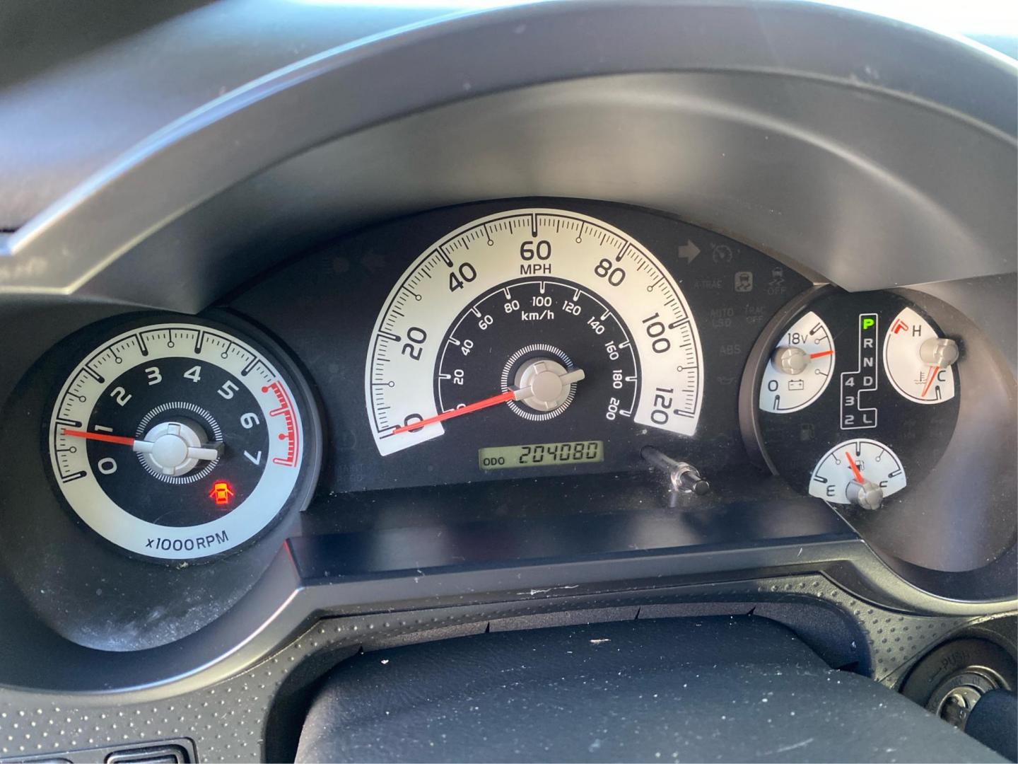 2011 SILVER TOYOTA FJ CRUISER (JTEBU4BF3BK) with an 4.0L engine, Automatic transmission, located at 908 SE 14th Street, Des Moines, IA, 50317, (515) 281-0330, 41.580303, -93.597046 - Photo#15