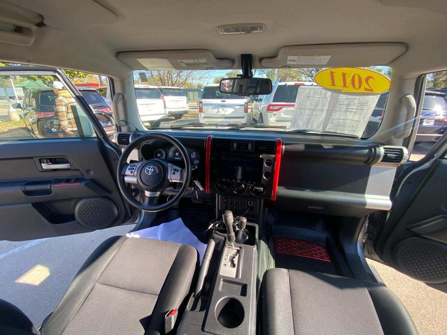 2011 SILVER TOYOTA FJ CRUISER (JTEBU4BF3BK) with an 4.0L engine, Automatic transmission, located at 908 SE 14th Street, Des Moines, IA, 50317, (515) 281-0330, 41.580303, -93.597046 - Photo#21