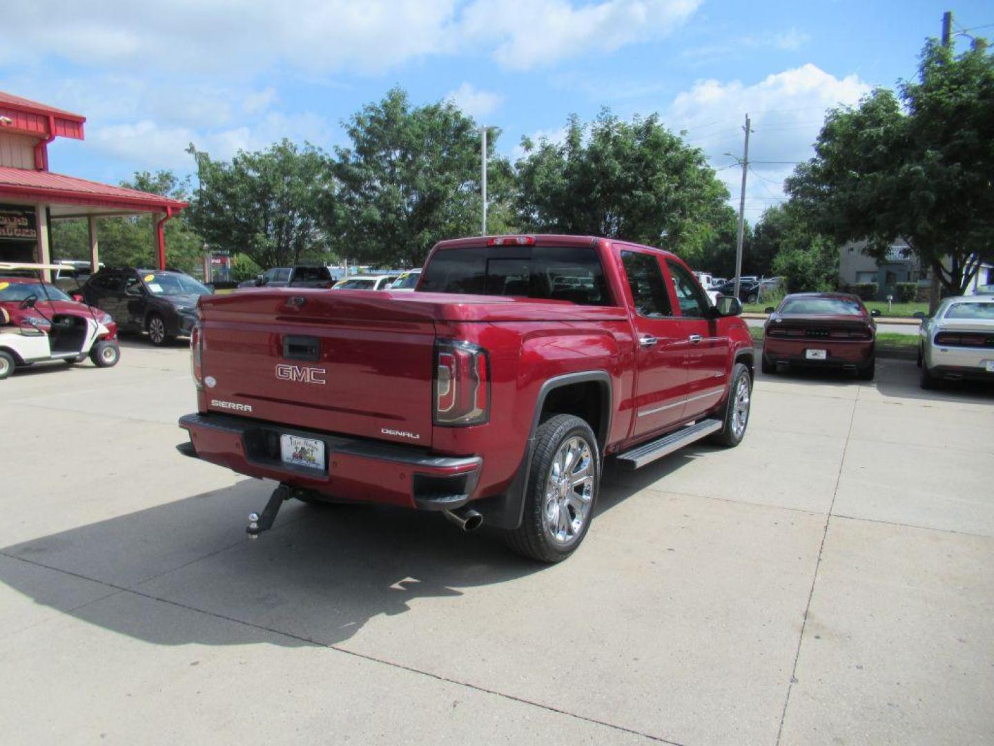 2018 RED GMC SIERRA 1500 DENALI (3GTU2PEJ2JG) with an 6.2L engine, Automatic transmission, located at 908 SE 14th Street, Des Moines, IA, 50317, (515) 281-0330, 41.580303, -93.597046 - Photo#4