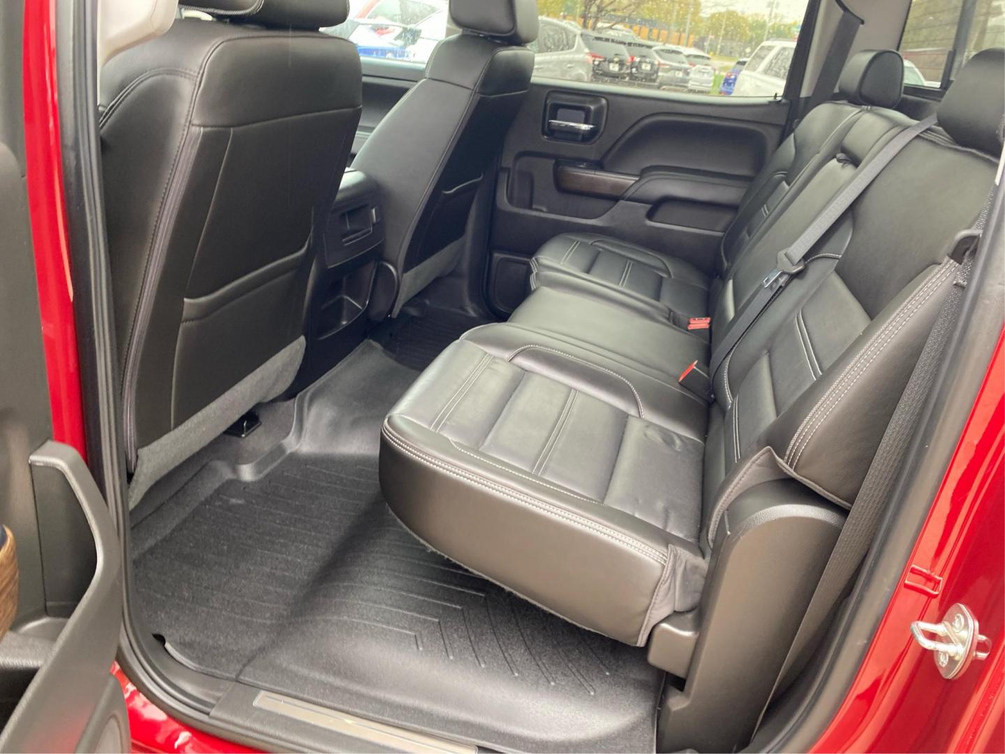 2018 RED GMC SIERRA 1500 DENALI (3GTU2PEJ2JG) with an 6.2L engine, Automatic transmission, located at 908 SE 14th Street, Des Moines, IA, 50317, (515) 281-0330, 41.580303, -93.597046 - Photo#8