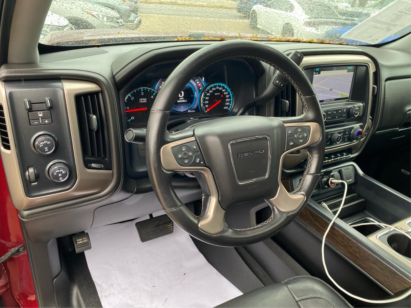 2018 RED GMC SIERRA 1500 DENALI (3GTU2PEJ2JG) with an 6.2L engine, Automatic transmission, located at 908 SE 14th Street, Des Moines, IA, 50317, (515) 281-0330, 41.580303, -93.597046 - Photo#14