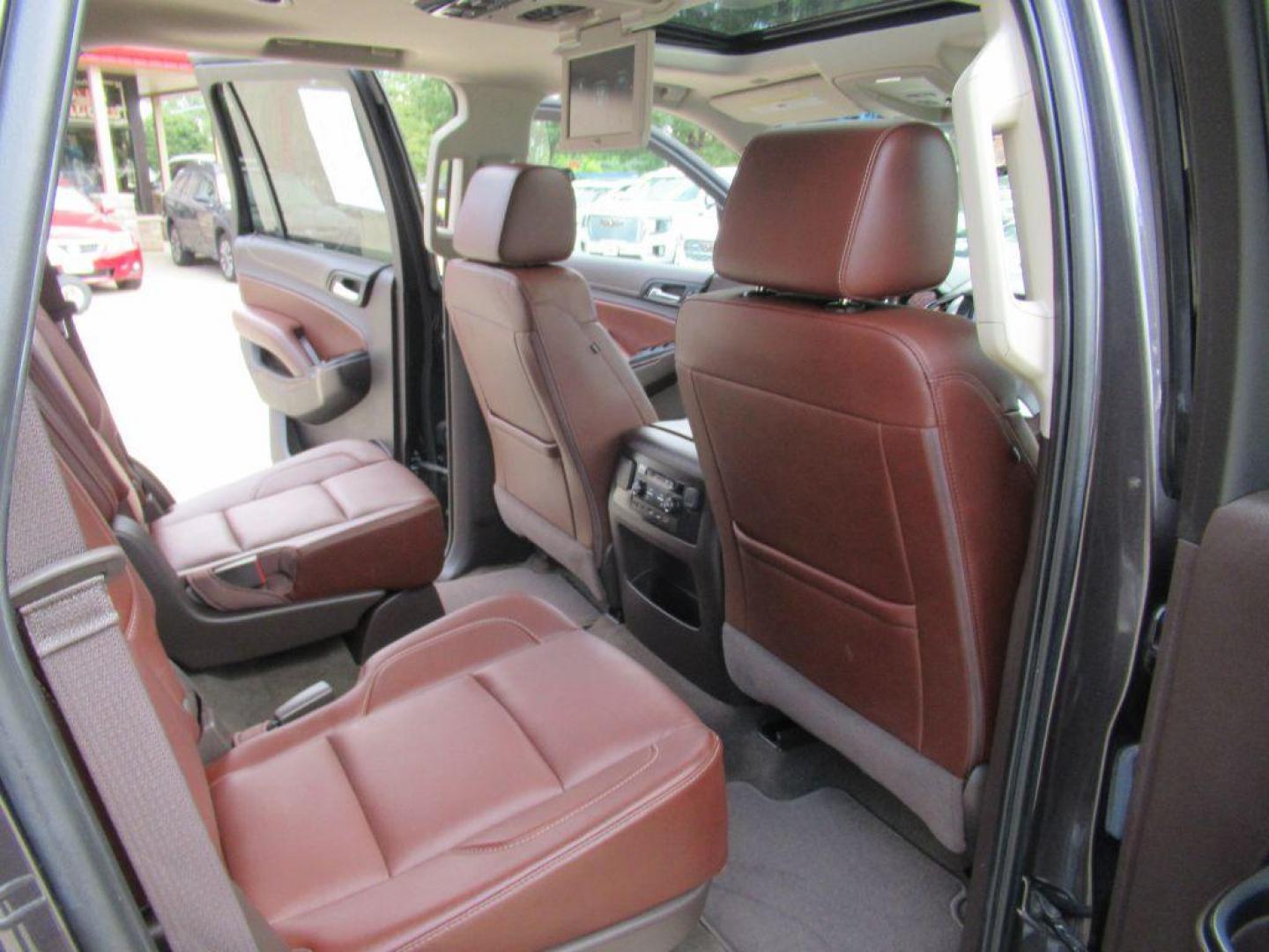 2017 GRAY CHEVROLET TAHOE 1500 PREMIER (1GNSKCKC9HR) with an 5.3L engine, Automatic transmission, located at 908 SE 14th Street, Des Moines, IA, 50317, (515) 281-0330, 41.580303, -93.597046 - Photo#14