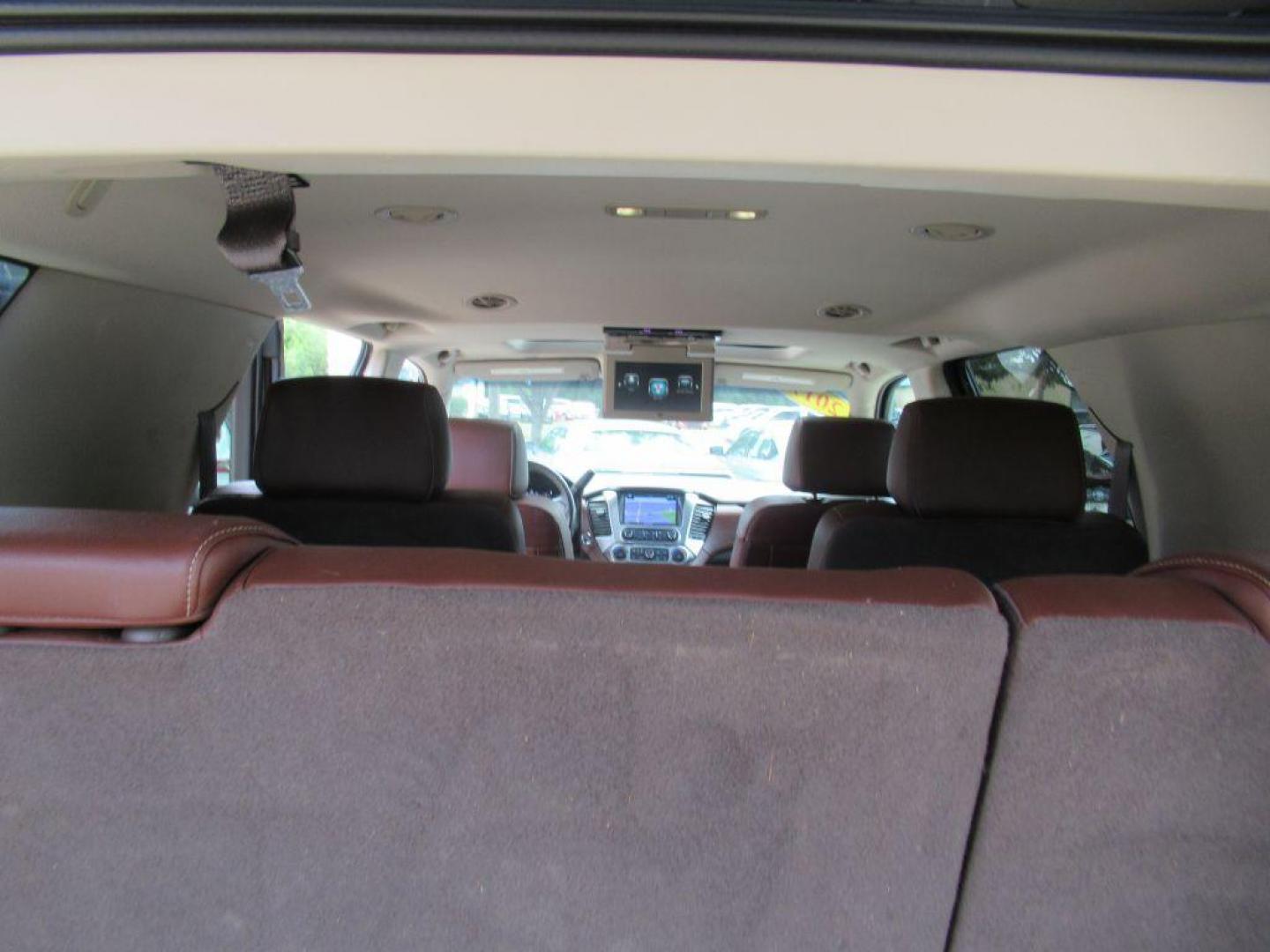 2017 GRAY CHEVROLET TAHOE 1500 PREMIER (1GNSKCKC9HR) with an 5.3L engine, Automatic transmission, located at 908 SE 14th Street, Des Moines, IA, 50317, (515) 281-0330, 41.580303, -93.597046 - Photo#15