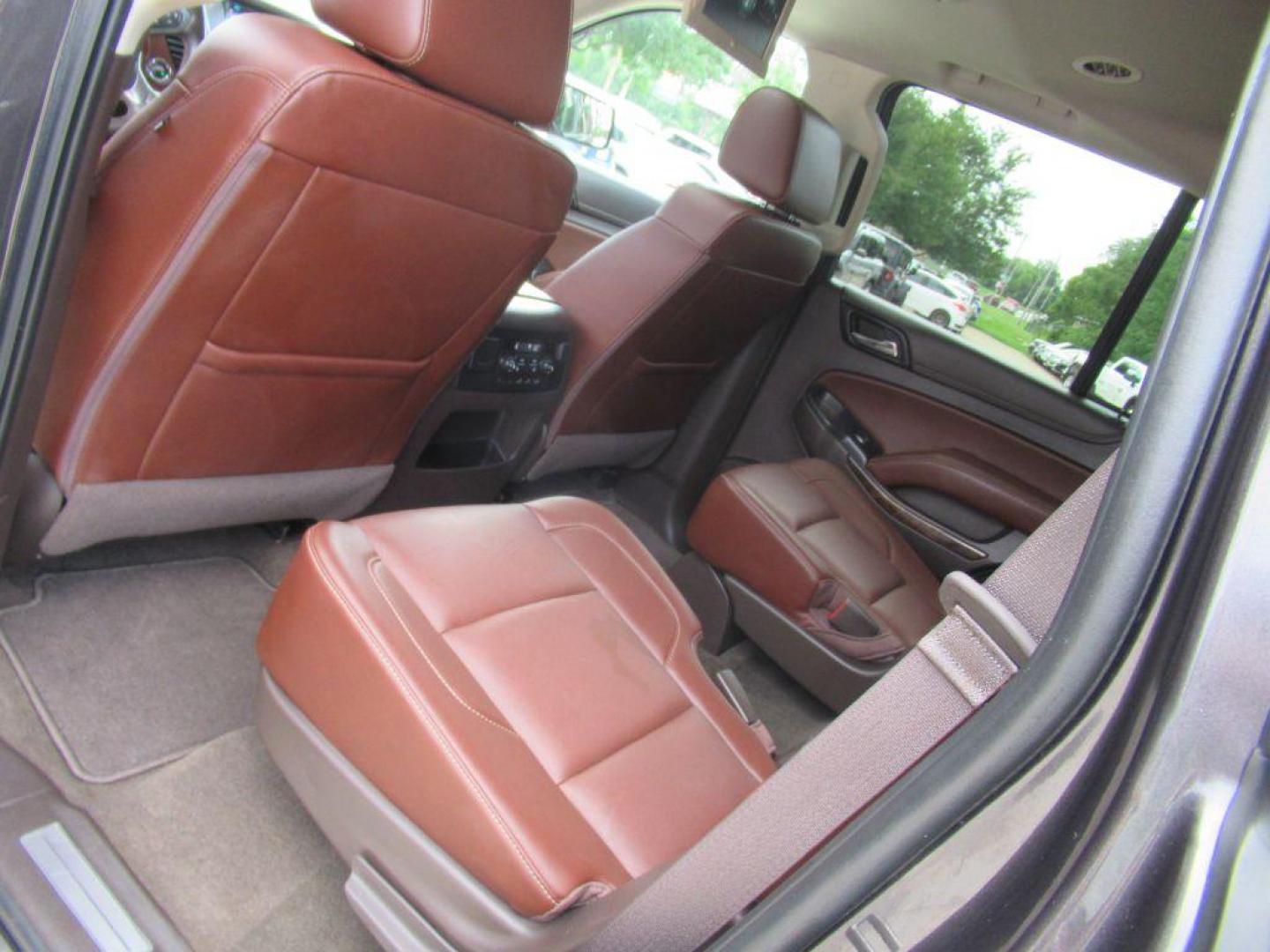 2017 GRAY CHEVROLET TAHOE 1500 PREMIER (1GNSKCKC9HR) with an 5.3L engine, Automatic transmission, located at 908 SE 14th Street, Des Moines, IA, 50317, (515) 281-0330, 41.580303, -93.597046 - Photo#16