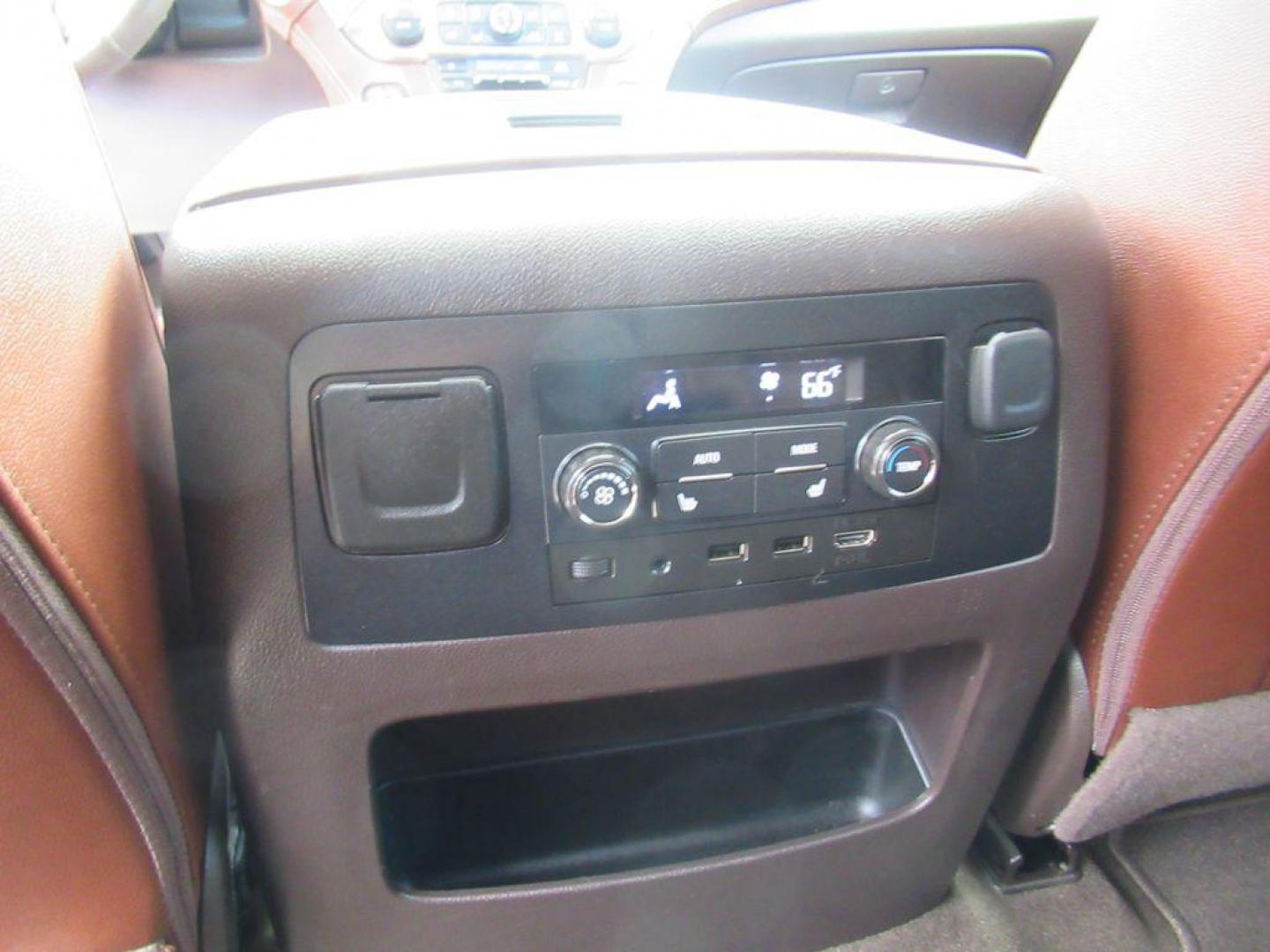 2017 GRAY CHEVROLET TAHOE 1500 PREMIER (1GNSKCKC9HR) with an 5.3L engine, Automatic transmission, located at 908 SE 14th Street, Des Moines, IA, 50317, (515) 281-0330, 41.580303, -93.597046 - Photo#19