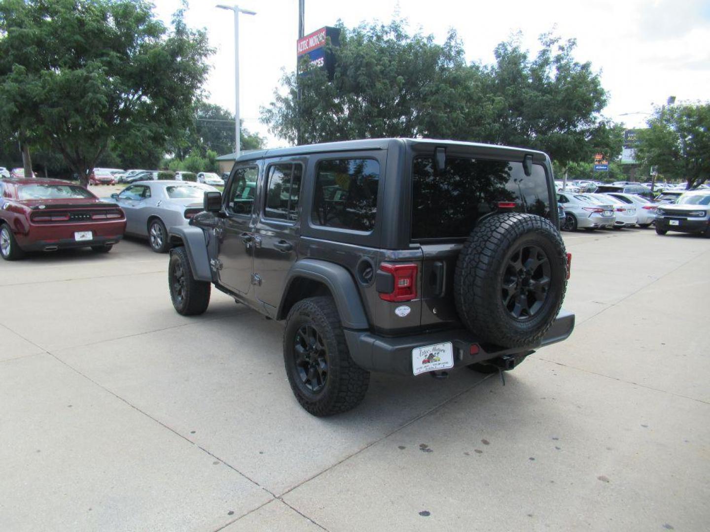 2018 GRAY JEEP WRANGLER UNLIMI SPORT (1C4HJXDG4JW) with an 3.6L engine, Automatic transmission, located at 908 SE 14th Street, Des Moines, IA, 50317, (515) 281-0330, 41.580303, -93.597046 - Photo#6