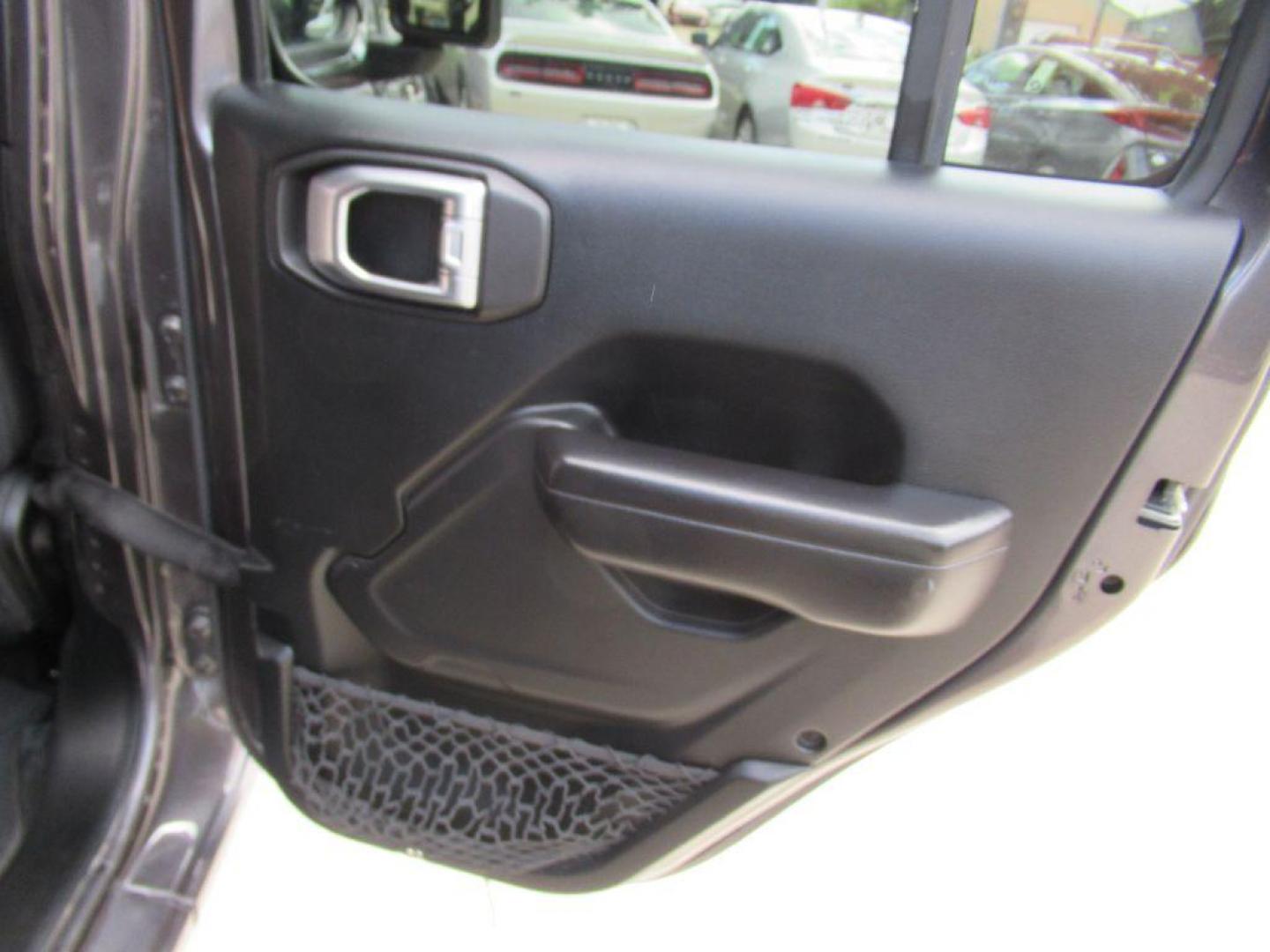 2018 GRAY JEEP WRANGLER UNLIMI SPORT (1C4HJXDG4JW) with an 3.6L engine, Automatic transmission, located at 908 SE 14th Street, Des Moines, IA, 50317, (515) 281-0330, 41.580303, -93.597046 - Photo#11