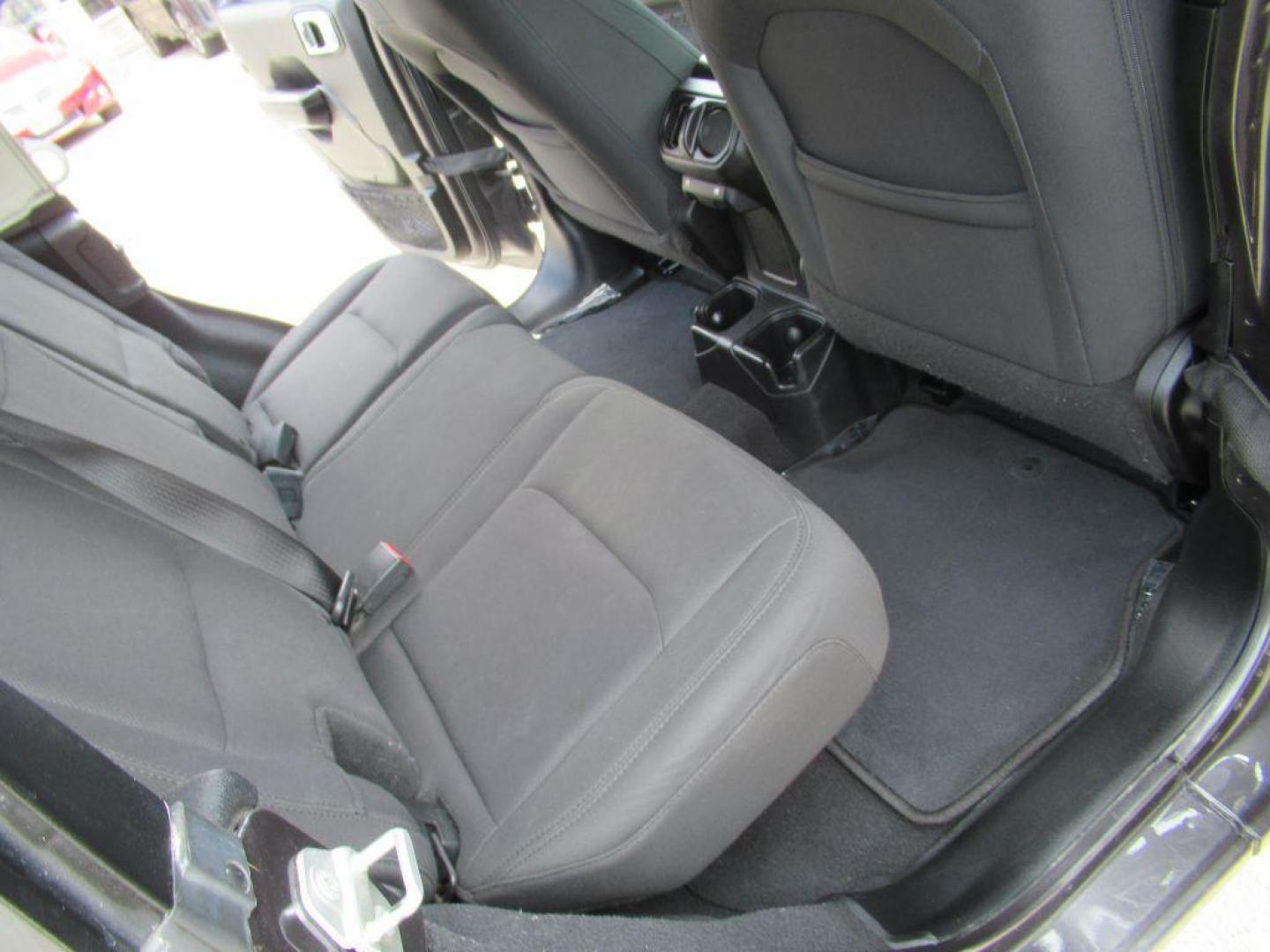 2018 GRAY JEEP WRANGLER UNLIMI SPORT (1C4HJXDG4JW) with an 3.6L engine, Automatic transmission, located at 908 SE 14th Street, Des Moines, IA, 50317, (515) 281-0330, 41.580303, -93.597046 - Photo#14
