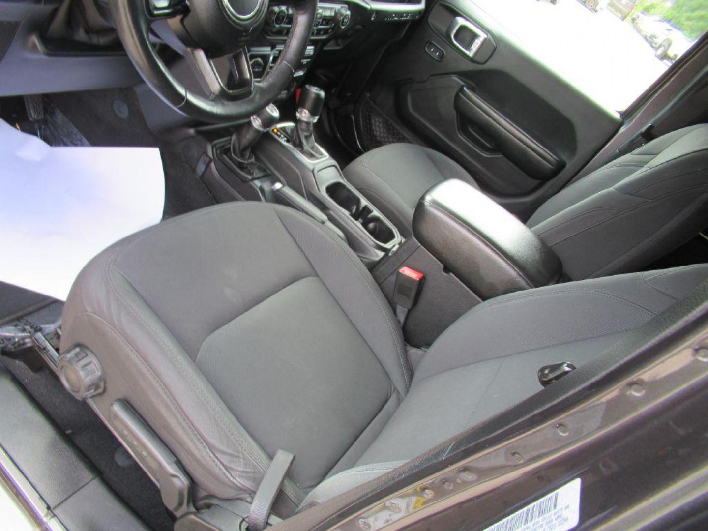 2018 GRAY JEEP WRANGLER UNLIMI SPORT (1C4HJXDG4JW) with an 3.6L engine, Automatic transmission, located at 908 SE 14th Street, Des Moines, IA, 50317, (515) 281-0330, 41.580303, -93.597046 - Photo#16
