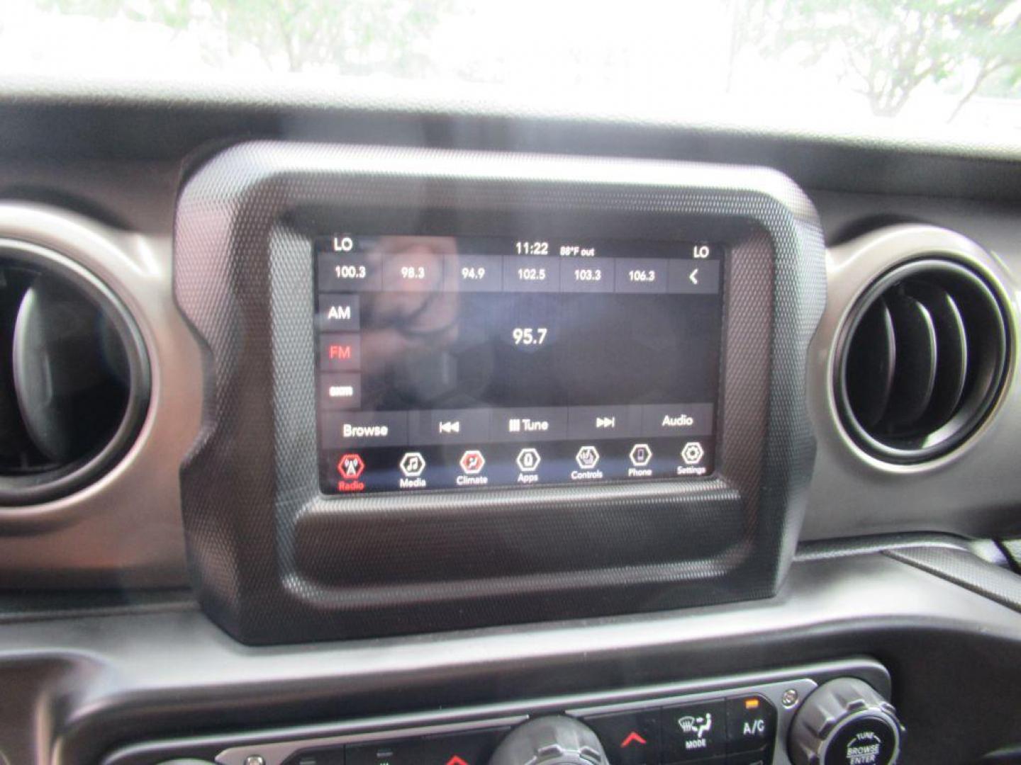 2018 GRAY JEEP WRANGLER UNLIMI SPORT (1C4HJXDG4JW) with an 3.6L engine, Automatic transmission, located at 908 SE 14th Street, Des Moines, IA, 50317, (515) 281-0330, 41.580303, -93.597046 - Photo#22