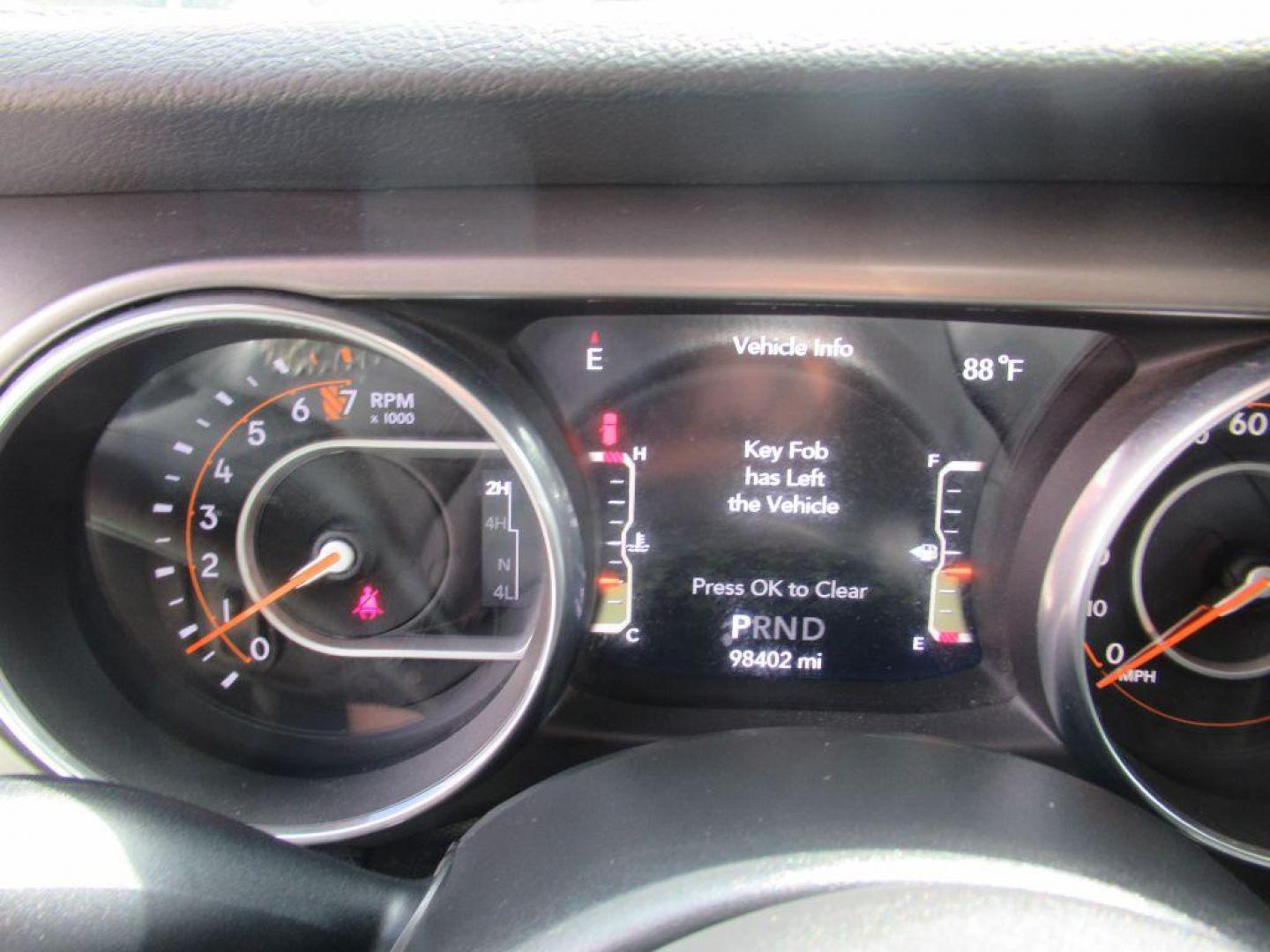 2018 GRAY JEEP WRANGLER UNLIMI SPORT (1C4HJXDG4JW) with an 3.6L engine, Automatic transmission, located at 908 SE 14th Street, Des Moines, IA, 50317, (515) 281-0330, 41.580303, -93.597046 - Photo#25