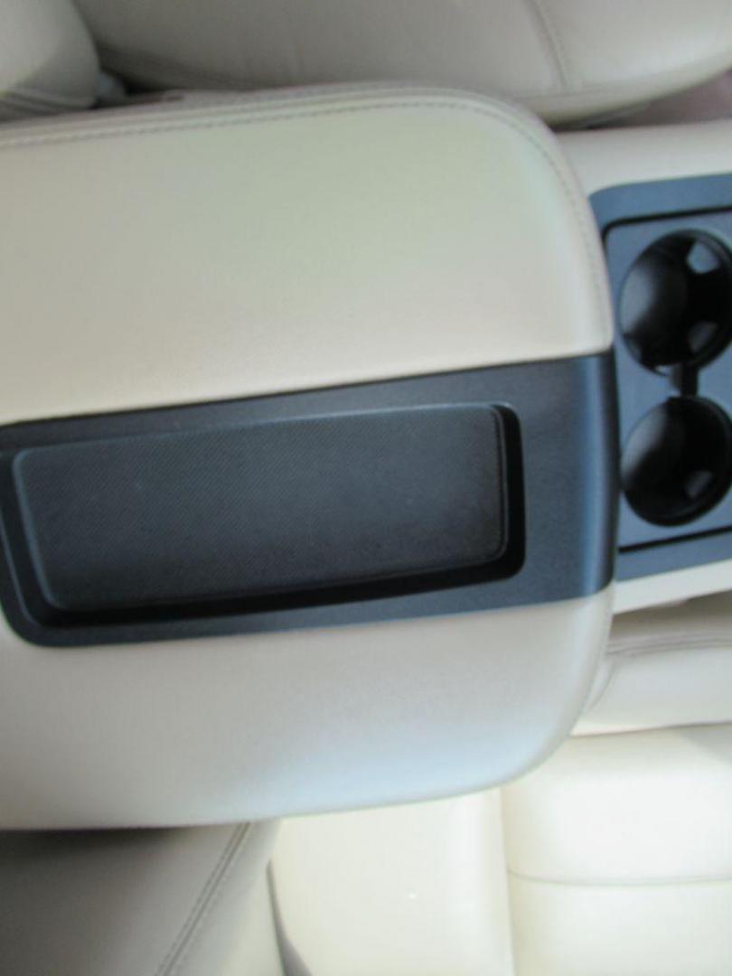 2011 WHITE CHEVROLET SILVERADO 1500 LTZ (3GCPKTE34BG) with an 5.3L engine, Automatic transmission, located at 908 SE 14th Street, Des Moines, IA, 50317, (515) 281-0330, 41.580303, -93.597046 - Photo#20