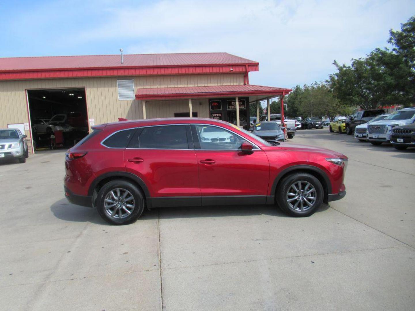 2022 RED MAZDA CX-9 TOURING (JM3TCBCY9N0) with an 2.5L engine, Automatic transmission, located at 908 SE 14th Street, Des Moines, IA, 50317, (515) 281-0330, 41.580303, -93.597046 - Photo#3