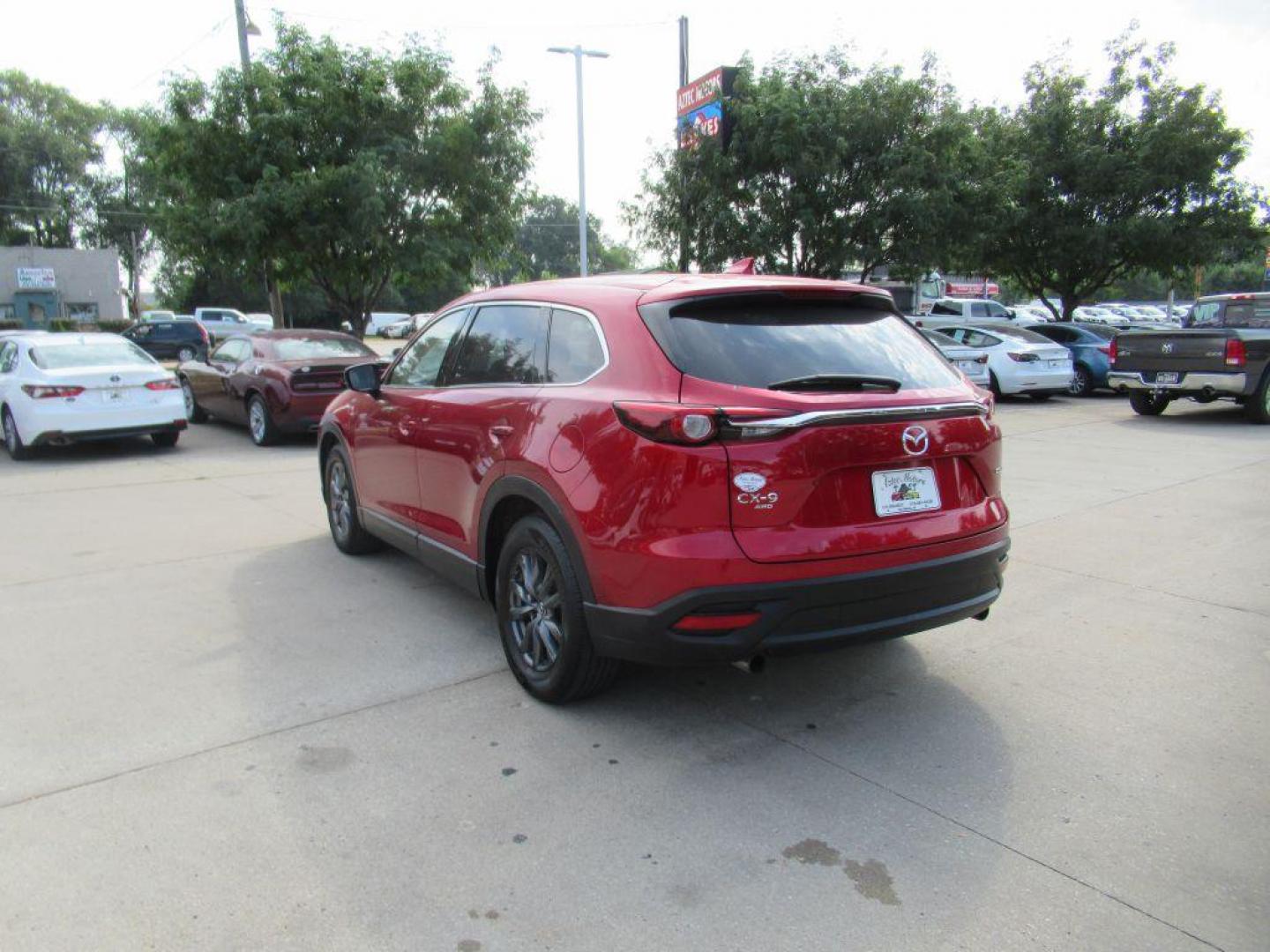 2022 RED MAZDA CX-9 TOURING (JM3TCBCY9N0) with an 2.5L engine, Automatic transmission, located at 908 SE 14th Street, Des Moines, IA, 50317, (515) 281-0330, 41.580303, -93.597046 - Photo#6