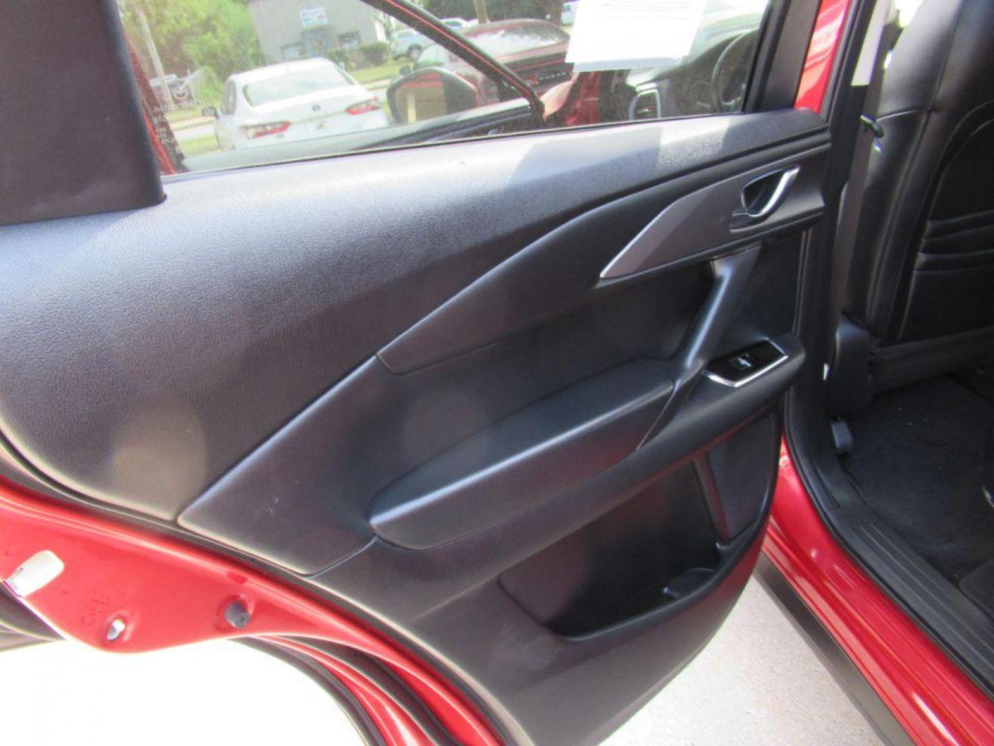2022 RED MAZDA CX-9 TOURING (JM3TCBCY9N0) with an 2.5L engine, Automatic transmission, located at 908 SE 14th Street, Des Moines, IA, 50317, (515) 281-0330, 41.580303, -93.597046 - Photo#10