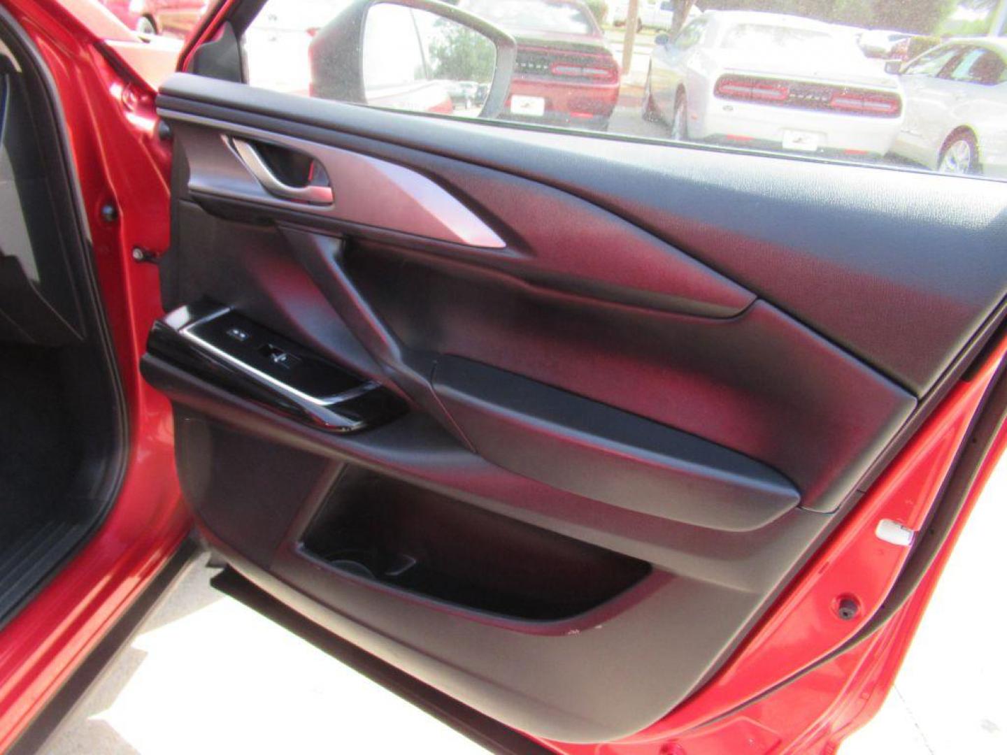 2022 RED MAZDA CX-9 TOURING (JM3TCBCY9N0) with an 2.5L engine, Automatic transmission, located at 908 SE 14th Street, Des Moines, IA, 50317, (515) 281-0330, 41.580303, -93.597046 - Photo#12