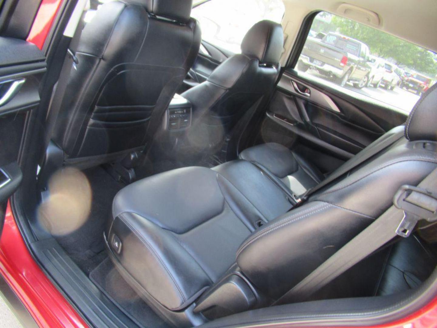 2022 RED MAZDA CX-9 TOURING (JM3TCBCY9N0) with an 2.5L engine, Automatic transmission, located at 908 SE 14th Street, Des Moines, IA, 50317, (515) 281-0330, 41.580303, -93.597046 - Photo#16
