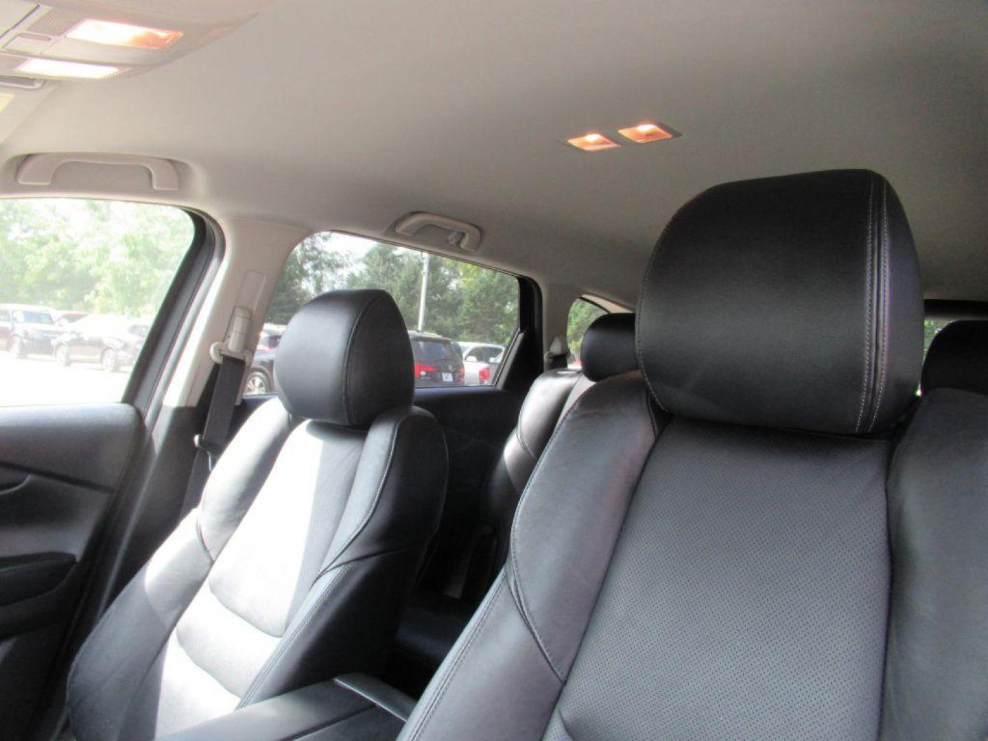 2022 RED MAZDA CX-9 TOURING (JM3TCBCY9N0) with an 2.5L engine, Automatic transmission, located at 908 SE 14th Street, Des Moines, IA, 50317, (515) 281-0330, 41.580303, -93.597046 - Photo#18
