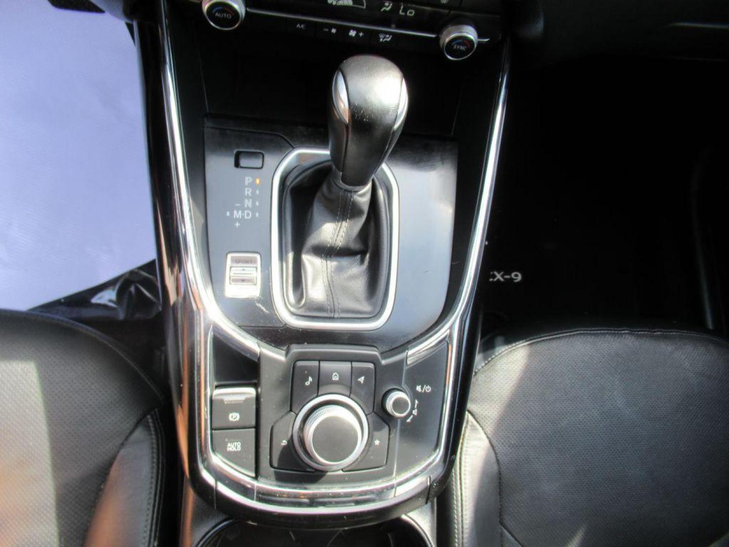 2022 RED MAZDA CX-9 TOURING (JM3TCBCY9N0) with an 2.5L engine, Automatic transmission, located at 908 SE 14th Street, Des Moines, IA, 50317, (515) 281-0330, 41.580303, -93.597046 - Photo#20