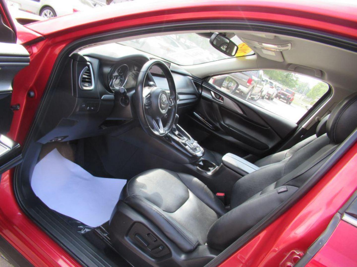 2022 RED MAZDA CX-9 TOURING (JM3TCBCY9N0) with an 2.5L engine, Automatic transmission, located at 908 SE 14th Street, Des Moines, IA, 50317, (515) 281-0330, 41.580303, -93.597046 - Photo#26