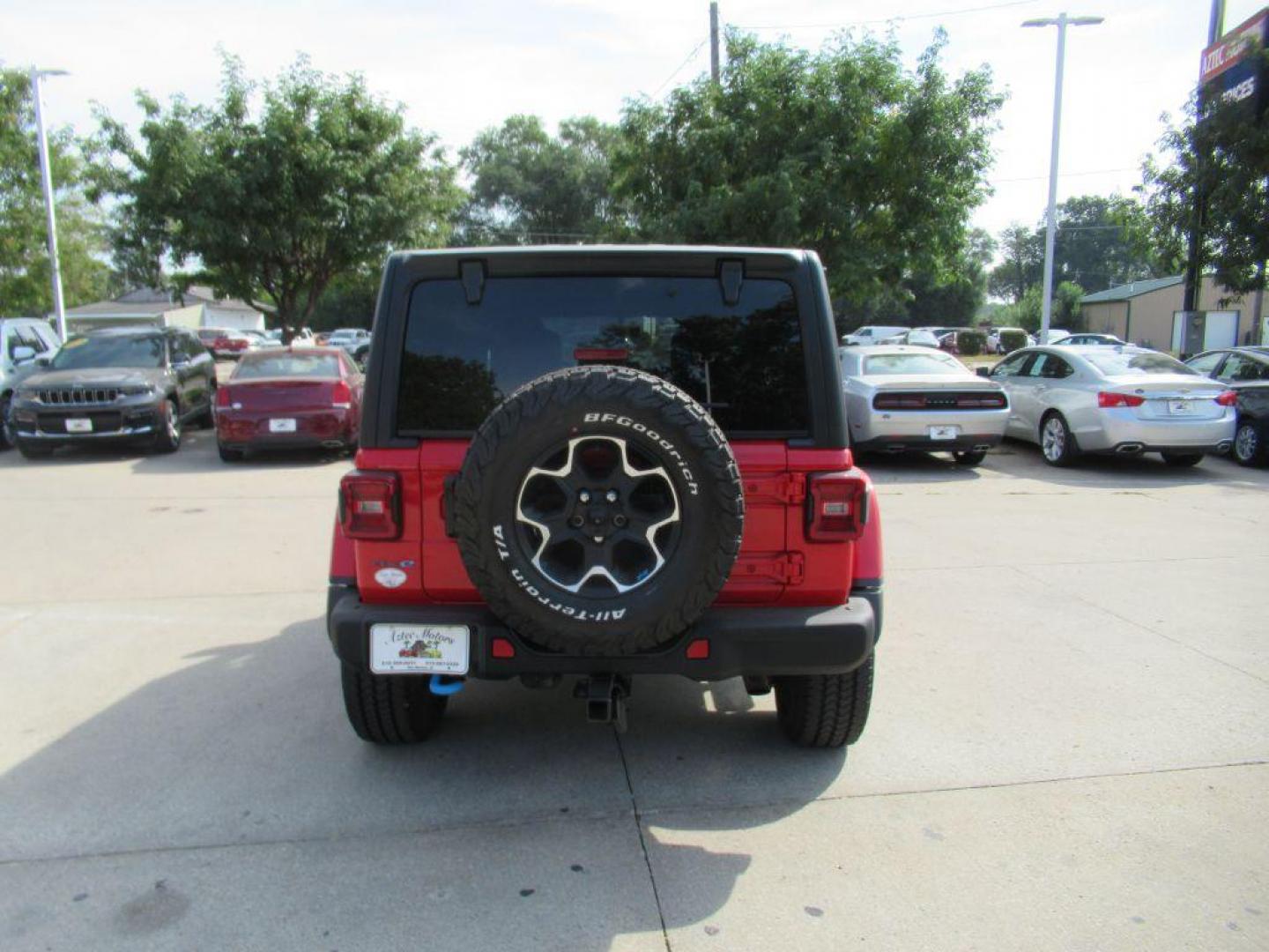 2022 RED JEEP WRANGLER UNLIMI RUBICON 4XE (1C4JJXR63NW) with an 2.0L engine, Automatic transmission, located at 908 SE 14th Street, Des Moines, IA, 50317, (515) 281-0330, 41.580303, -93.597046 - Photo#5