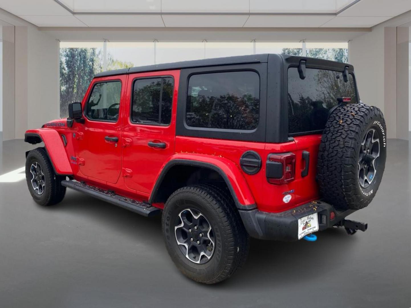2022 RED JEEP WRANGLER UNLIMI RUBICON 4XE (1C4JJXR63NW) with an 2.0L engine, Automatic transmission, located at 908 SE 14th Street, Des Moines, IA, 50317, (515) 281-0330, 41.580303, -93.597046 - Photo#4
