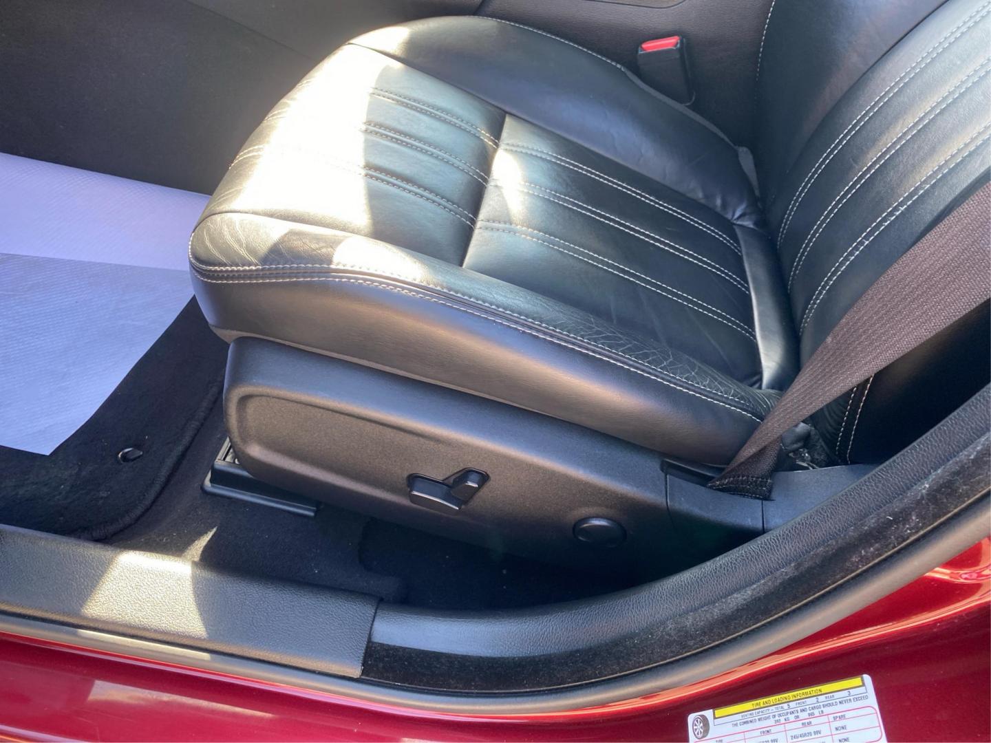 2023 RED CHRYSLER 300 S (2C3CCABG5PH) with an 3.6L engine, Automatic transmission, located at 908 SE 14th Street, Des Moines, IA, 50317, (515) 281-0330, 41.580303, -93.597046 - Photo#18