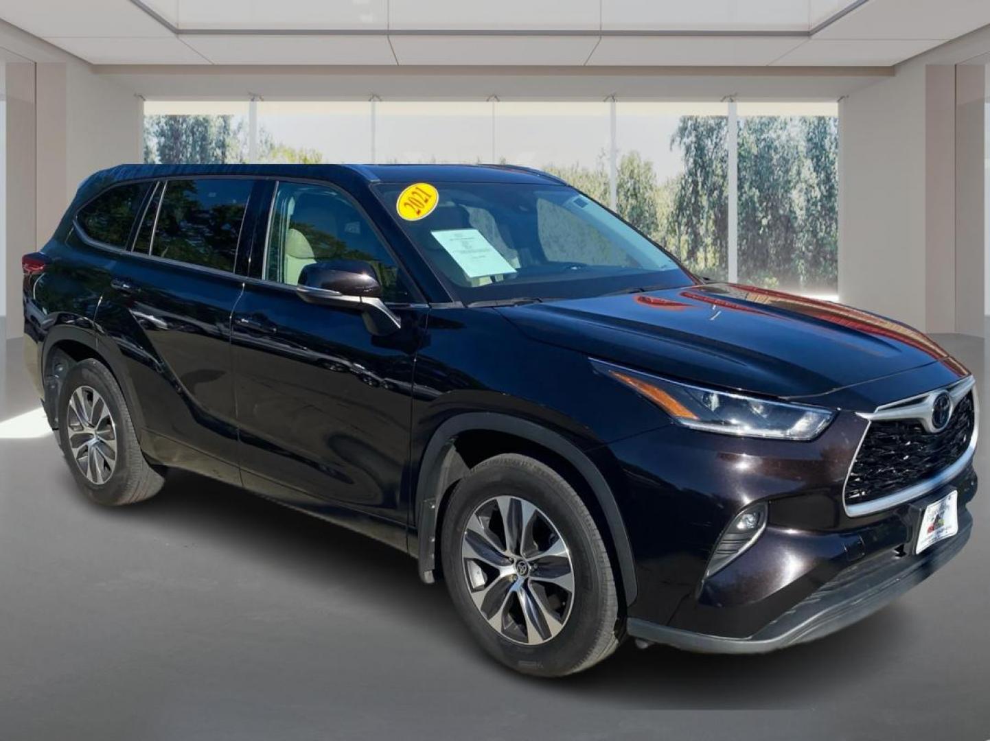2021 BLACK TOYOTA HIGHLANDER XLE (5TDHZRBH1MS) with an 3.5L engine, Automatic transmission, located at 908 SE 14th Street, Des Moines, IA, 50317, (515) 281-0330, 41.580303, -93.597046 - Photo#0