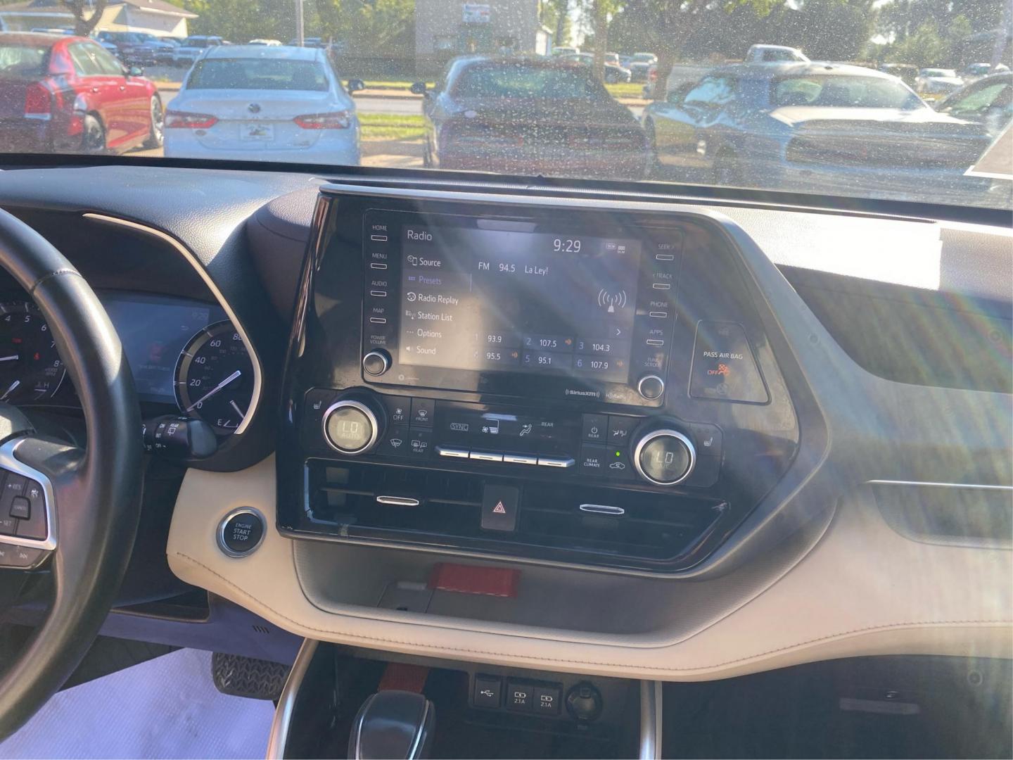 2021 BLACK TOYOTA HIGHLANDER XLE (5TDHZRBH1MS) with an 3.5L engine, Automatic transmission, located at 908 SE 14th Street, Des Moines, IA, 50317, (515) 281-0330, 41.580303, -93.597046 - Photo#13