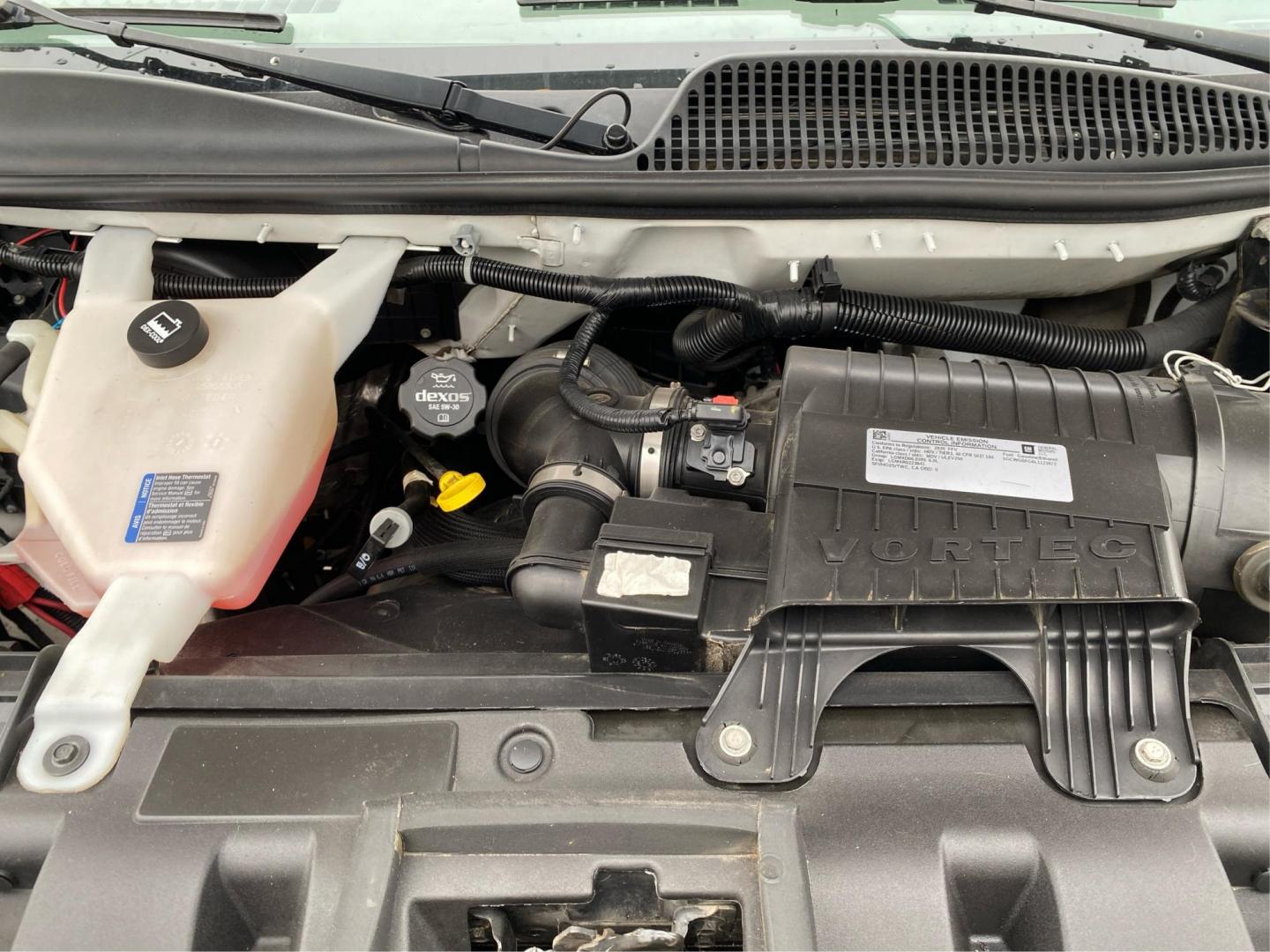 2020 WHITE CHEVROLET EXPRESS G2500 (1GCWGBFG6L1) with an 6.0L engine, Automatic transmission, located at 908 SE 14th Street, Des Moines, IA, 50317, (515) 281-0330, 41.580303, -93.597046 - Photo#9