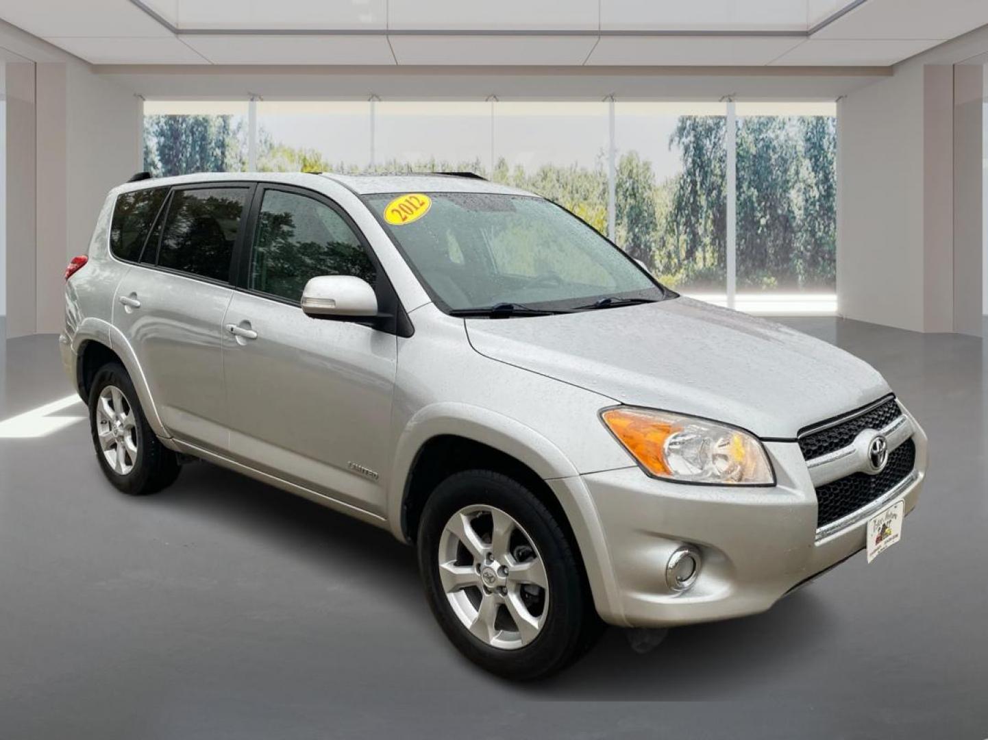 2012 SILVER TOYOTA RAV4 LIMITED (2T3DF4DV4CW) with an 2.5L engine, Automatic transmission, located at 908 SE 14th Street, Des Moines, IA, 50317, (515) 281-0330, 41.580303, -93.597046 - Photo#0