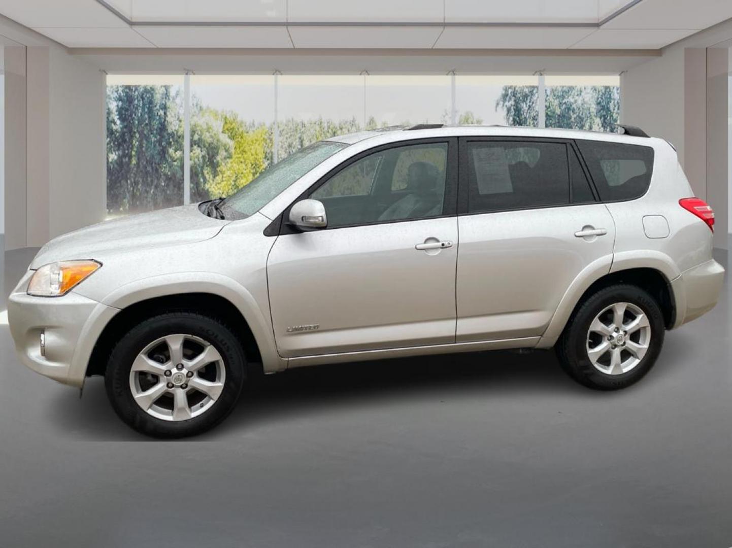 2012 SILVER TOYOTA RAV4 LIMITED (2T3DF4DV4CW) with an 2.5L engine, Automatic transmission, located at 908 SE 14th Street, Des Moines, IA, 50317, (515) 281-0330, 41.580303, -93.597046 - Photo#5