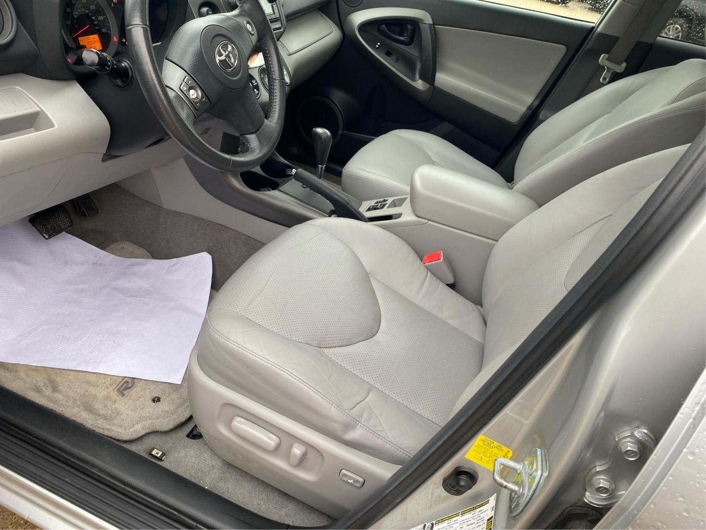 2012 SILVER TOYOTA RAV4 LIMITED (2T3DF4DV4CW) with an 2.5L engine, Automatic transmission, located at 908 SE 14th Street, Des Moines, IA, 50317, (515) 281-0330, 41.580303, -93.597046 - Photo#8