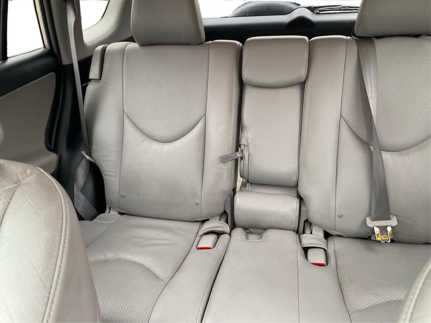 2012 SILVER TOYOTA RAV4 LIMITED (2T3DF4DV4CW) with an 2.5L engine, Automatic transmission, located at 908 SE 14th Street, Des Moines, IA, 50317, (515) 281-0330, 41.580303, -93.597046 - Photo#14