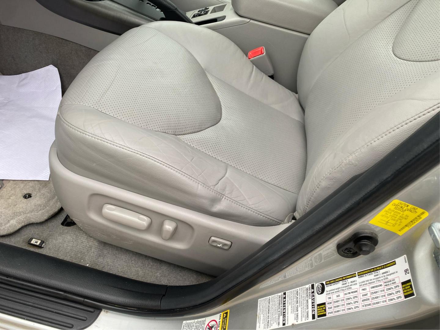 2012 SILVER TOYOTA RAV4 LIMITED (2T3DF4DV4CW) with an 2.5L engine, Automatic transmission, located at 908 SE 14th Street, Des Moines, IA, 50317, (515) 281-0330, 41.580303, -93.597046 - Photo#18