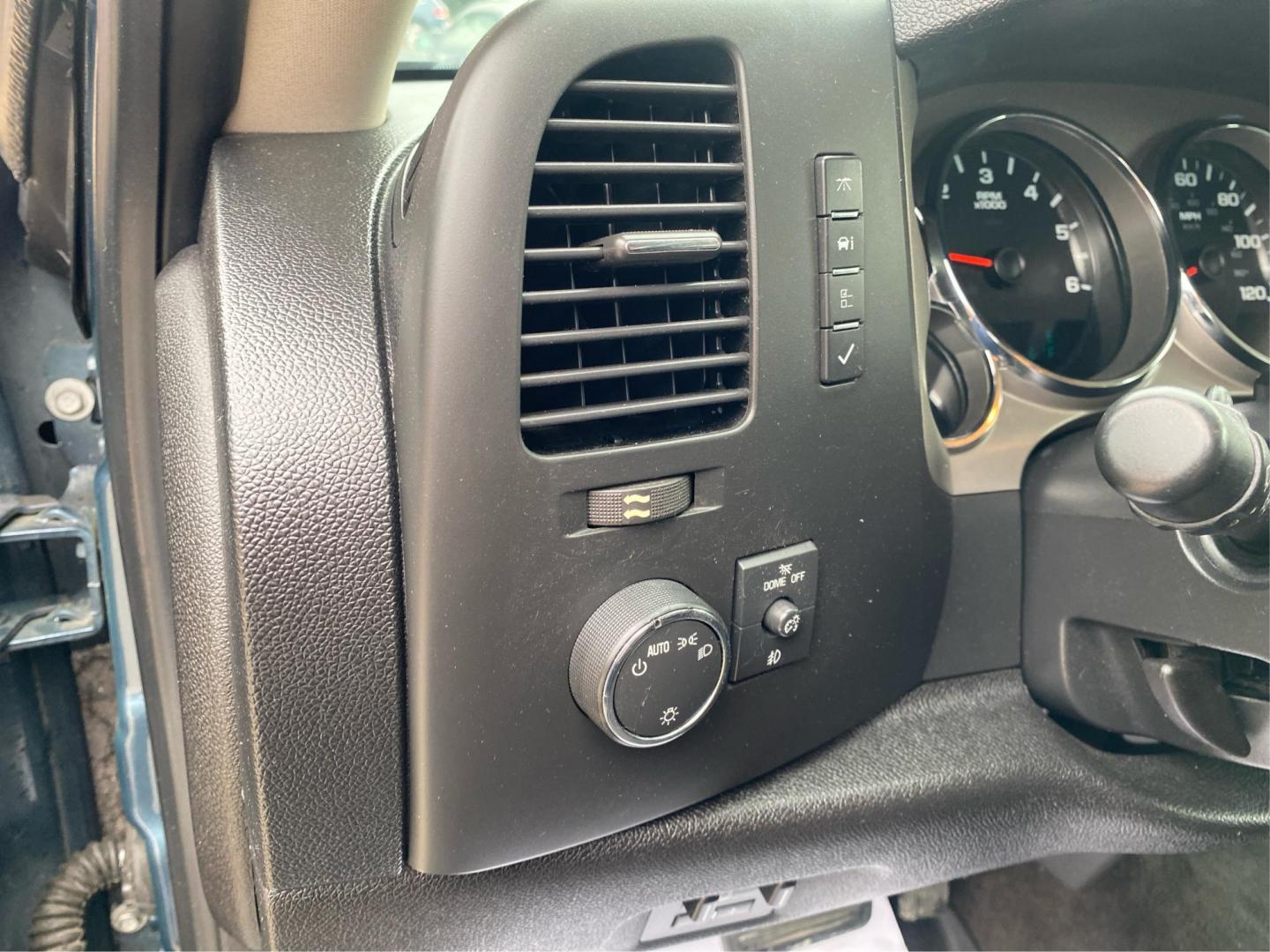 2012 TEAL CHEVROLET SILVERADO 1500 LT (3GCPKSE73CG) with an 5.3L engine, Automatic transmission, located at 908 SE 14th Street, Des Moines, IA, 50317, (515) 281-0330, 41.580303, -93.597046 - Photo#16