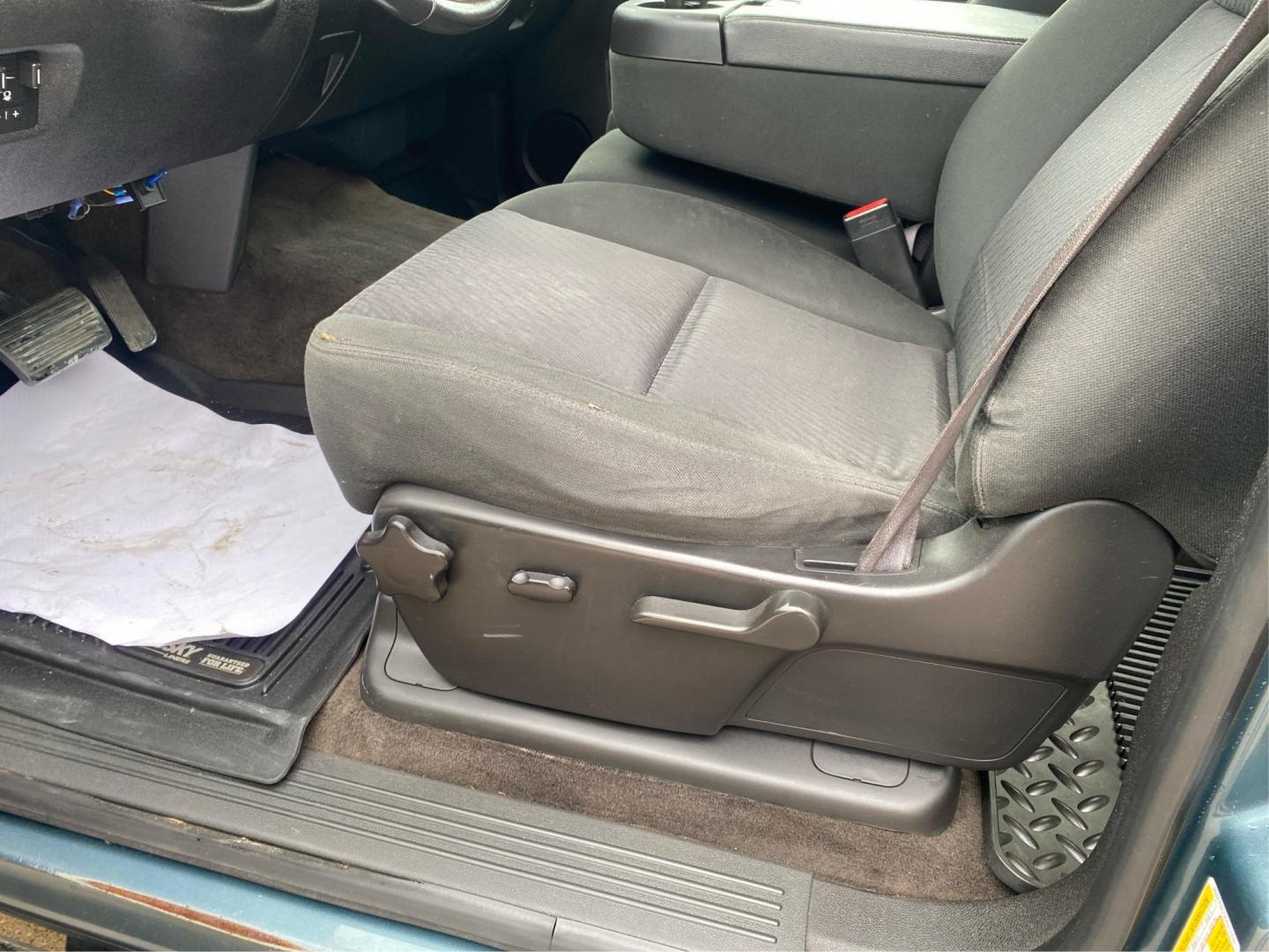 2012 TEAL CHEVROLET SILVERADO 1500 LT (3GCPKSE73CG) with an 5.3L engine, Automatic transmission, located at 908 SE 14th Street, Des Moines, IA, 50317, (515) 281-0330, 41.580303, -93.597046 - Photo#17