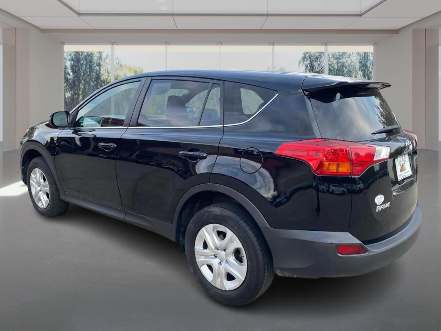 2015 BLACK TOYOTA RAV4 LE (2T3BFREV4FW) with an 2.5L engine, Automatic transmission, located at 908 SE 14th Street, Des Moines, IA, 50317, (515) 281-0330, 41.580303, -93.597046 - Photo#4