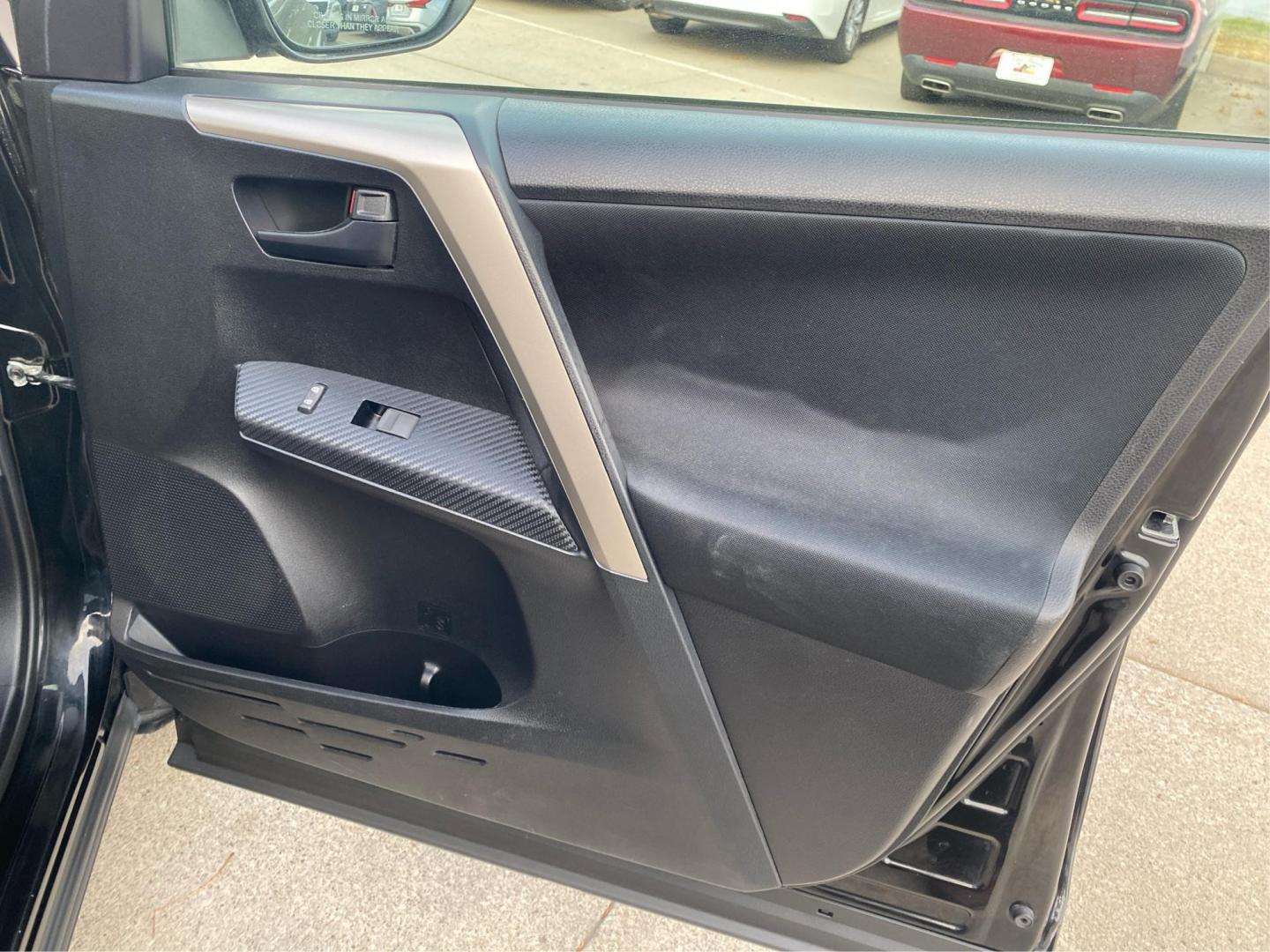 2015 BLACK TOYOTA RAV4 LE (2T3BFREV4FW) with an 2.5L engine, Automatic transmission, located at 908 SE 14th Street, Des Moines, IA, 50317, (515) 281-0330, 41.580303, -93.597046 - Photo#20
