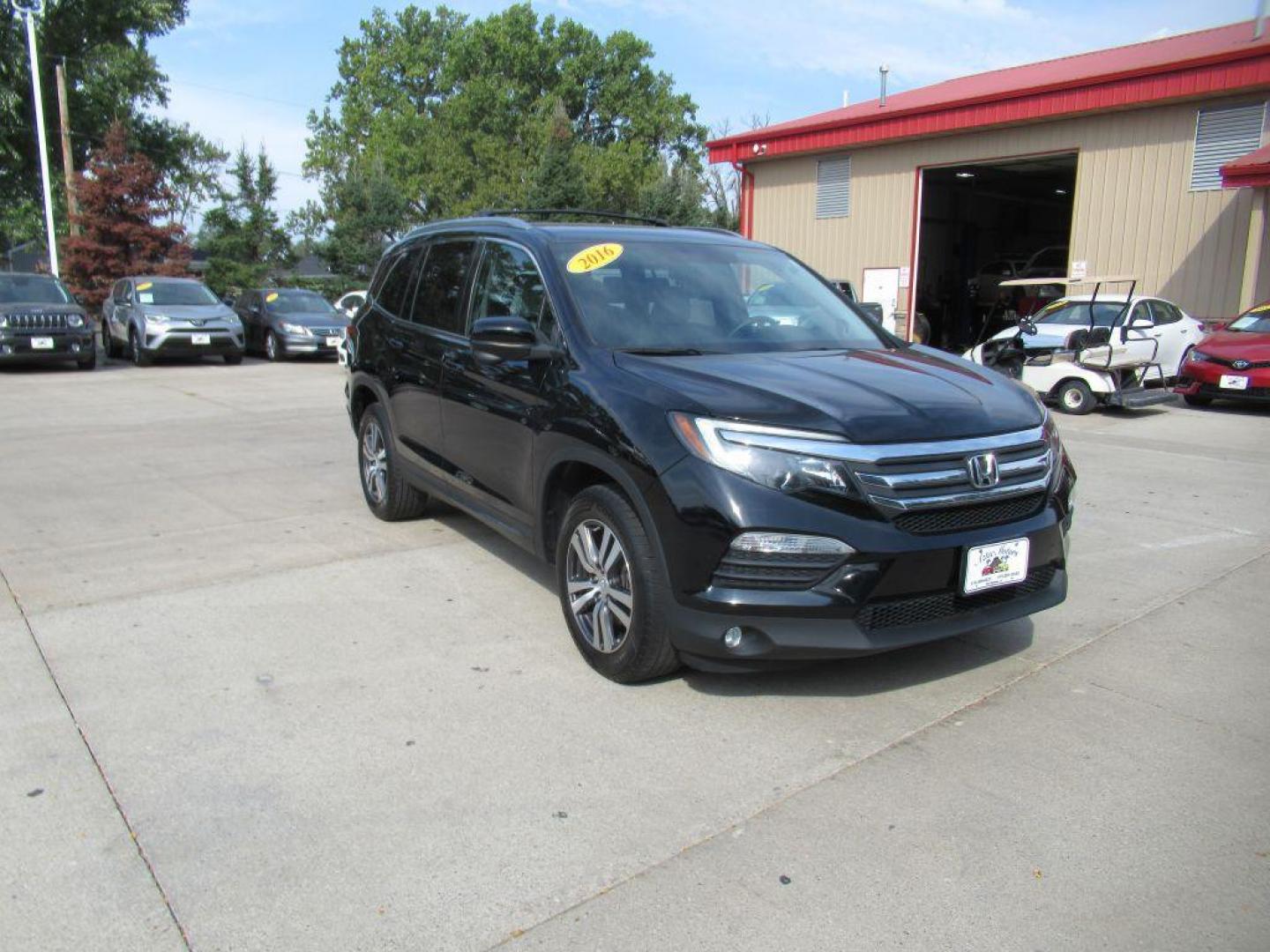 2016 BLACK HONDA PILOT EX (5FNYF6H3XGB) with an 3.5L engine, Automatic transmission, located at 908 SE 14th Street, Des Moines, IA, 50317, (515) 281-0330, 41.580303, -93.597046 - Photo#2