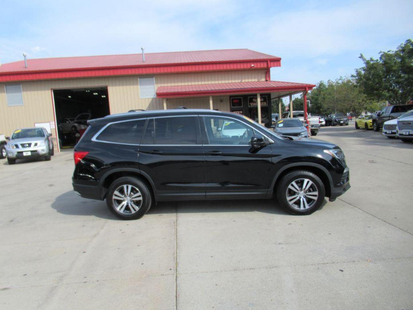 2016 BLACK HONDA PILOT EX (5FNYF6H3XGB) with an 3.5L engine, Automatic transmission, located at 908 SE 14th Street, Des Moines, IA, 50317, (515) 281-0330, 41.580303, -93.597046 - Photo#3