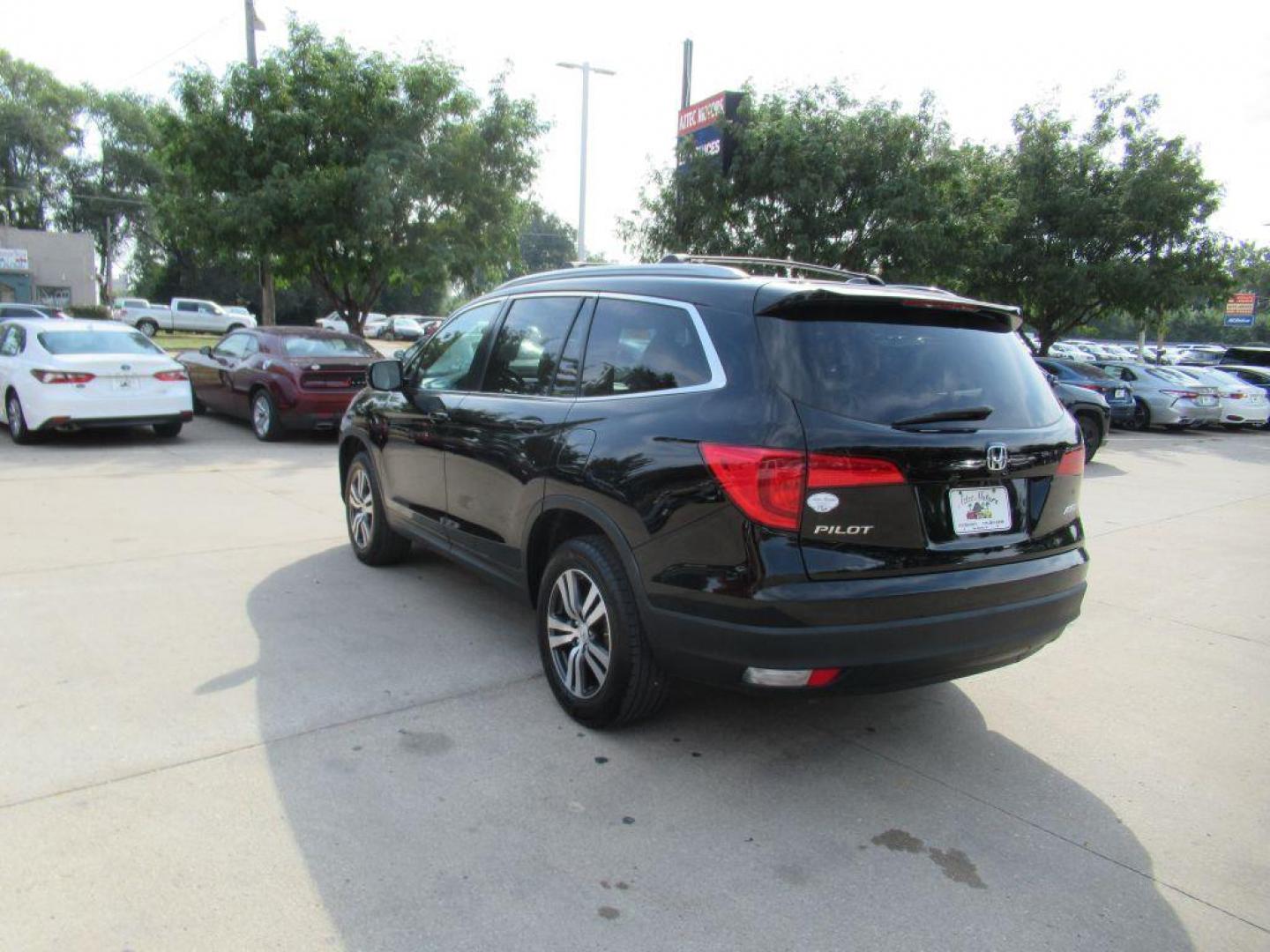 2016 BLACK HONDA PILOT EX (5FNYF6H3XGB) with an 3.5L engine, Automatic transmission, located at 908 SE 14th Street, Des Moines, IA, 50317, (515) 281-0330, 41.580303, -93.597046 - Photo#6