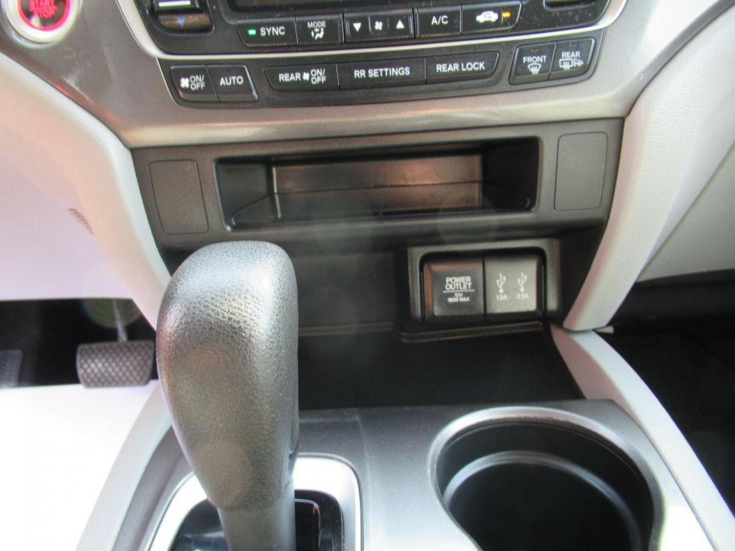2016 BLACK HONDA PILOT EX (5FNYF6H3XGB) with an 3.5L engine, Automatic transmission, located at 908 SE 14th Street, Des Moines, IA, 50317, (515) 281-0330, 41.580303, -93.597046 - Photo#21