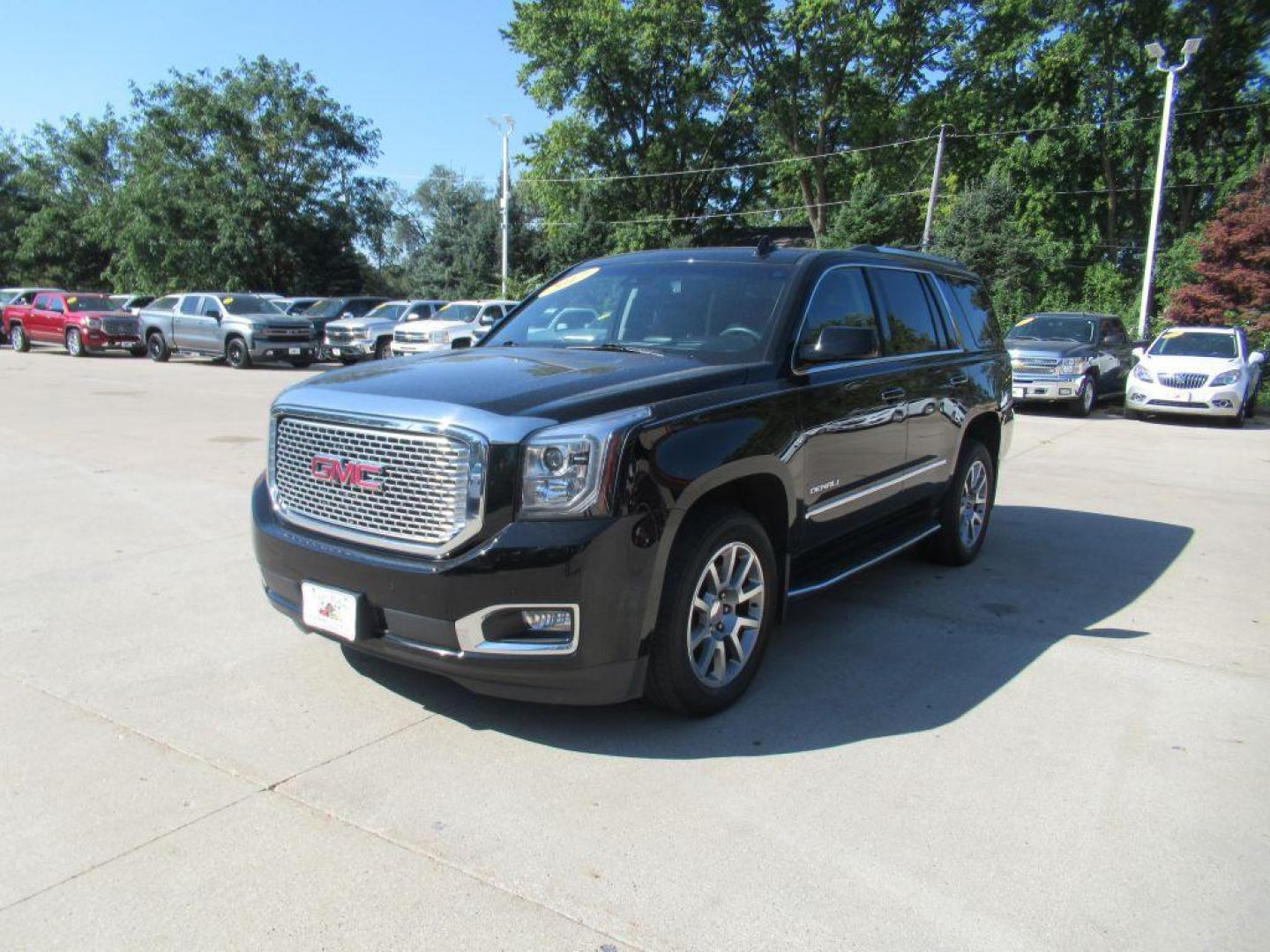 2017 BLACK GMC YUKON DENALI (1GKS2CKJ4HR) with an 6.2L engine, Automatic transmission, located at 908 SE 14th Street, Des Moines, IA, 50317, (515) 281-0330, 41.580303, -93.597046 - Photo#0